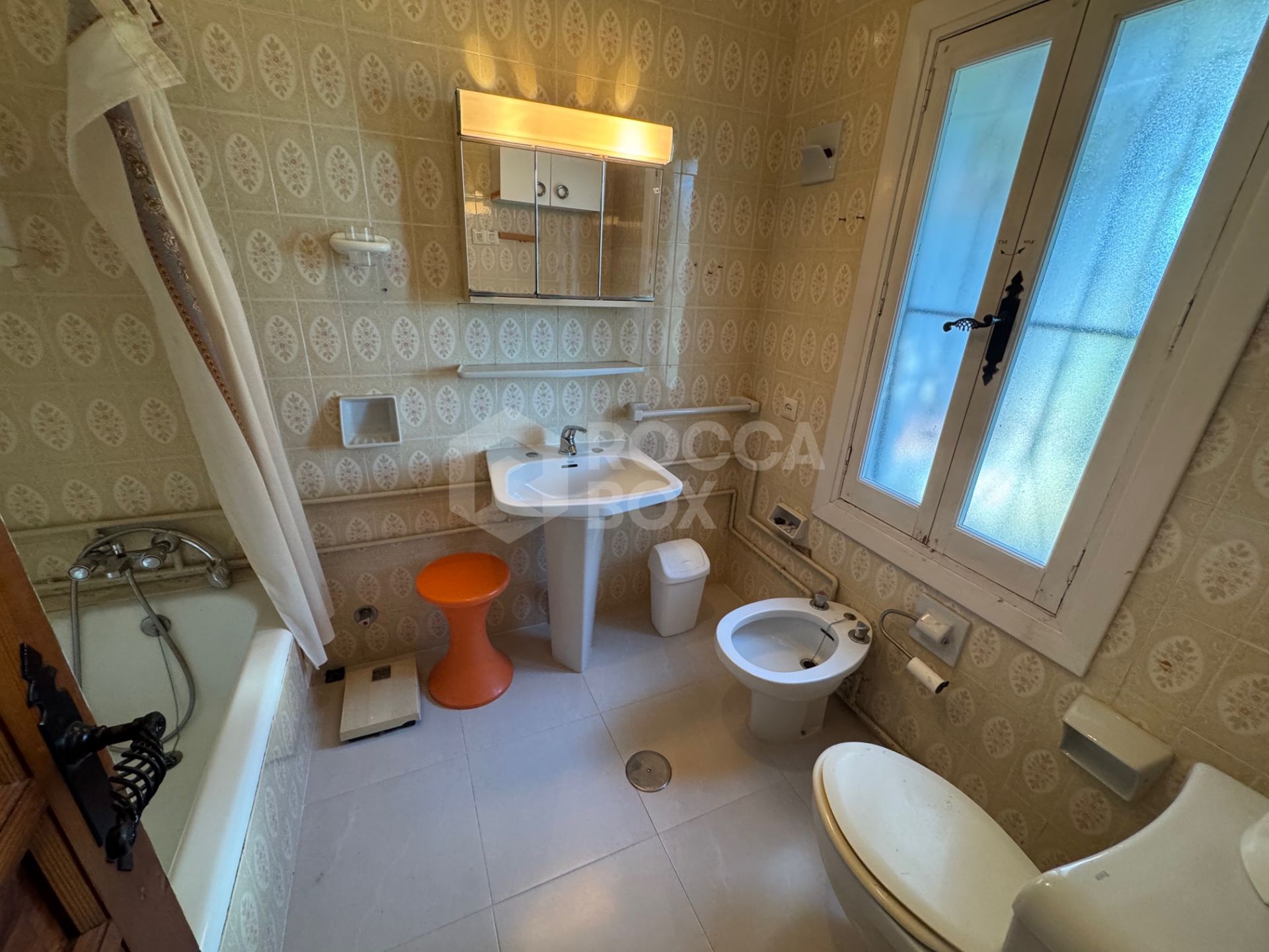 Charming villa with great potential in Middle Paradise – New Golden Mile