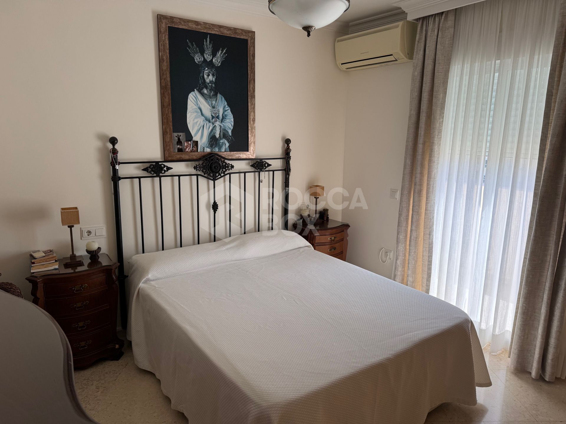 Exclusive Penthouse of 4 Bedrooms in the Heart of Estepona with Terrace and Private Solarium