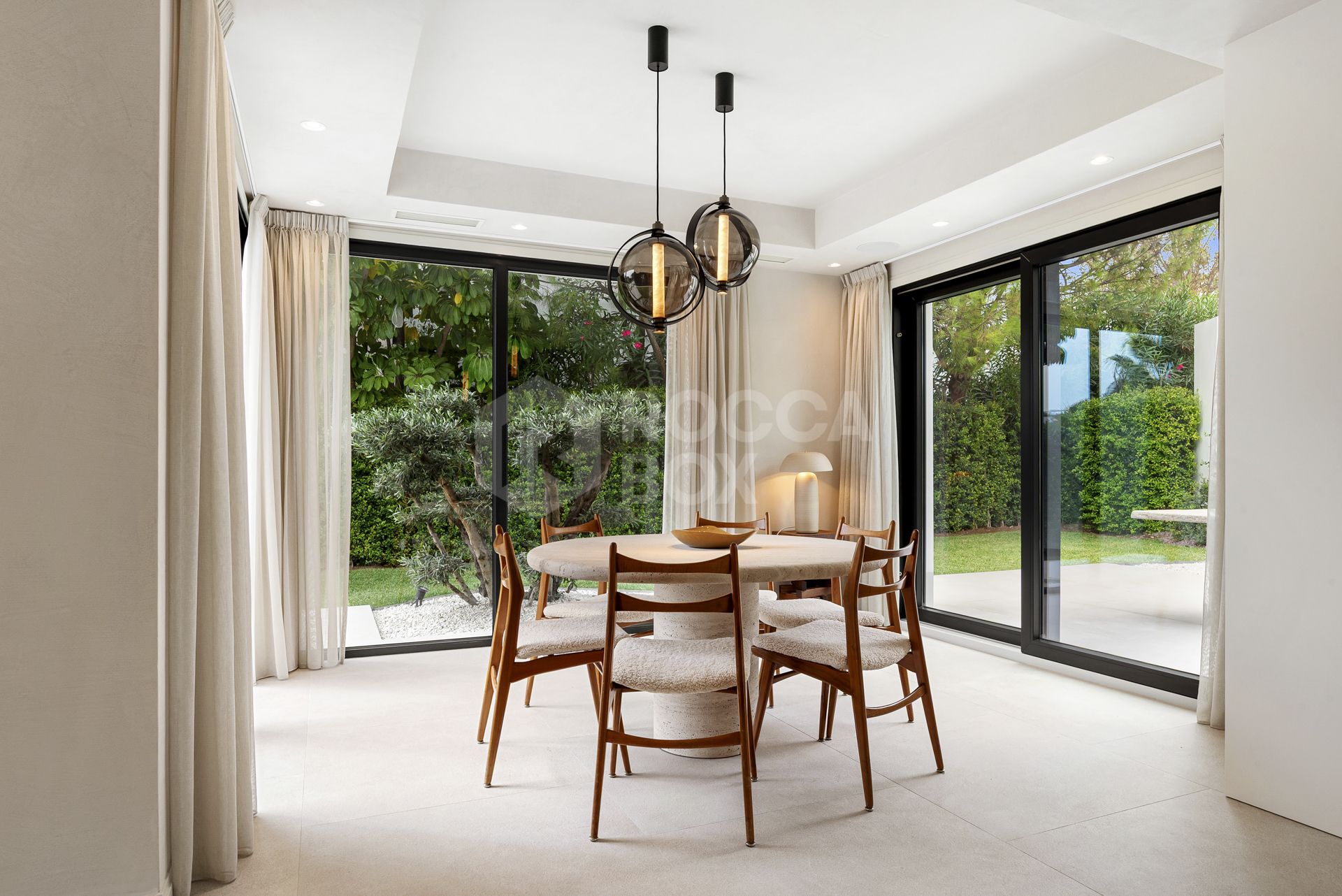 Exclusive 4 bedroom villa completely renovated in La Alqueria, Benahavís