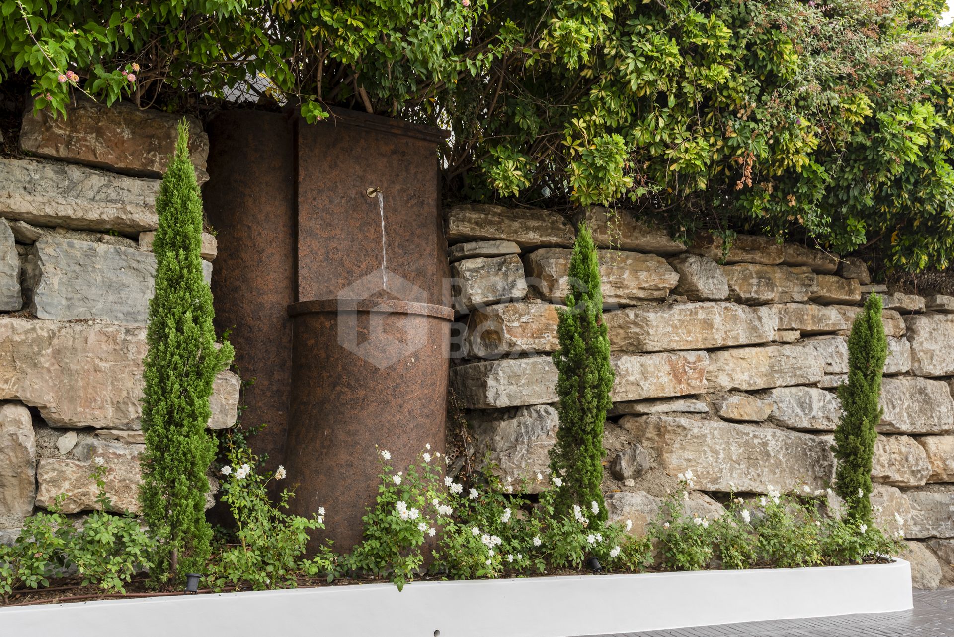 Exclusive 4 bedroom villa completely renovated in La Alqueria, Benahavís