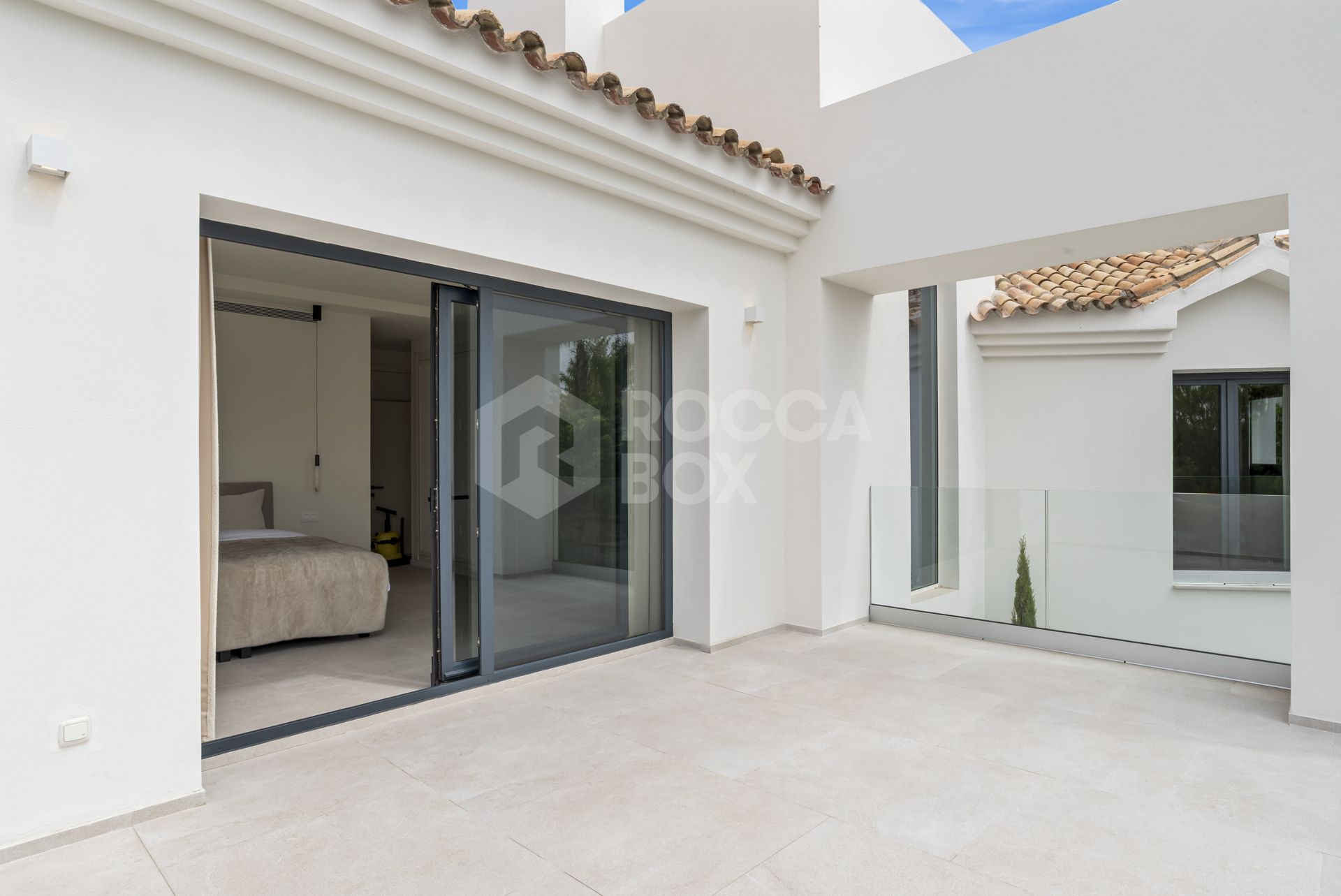 Exclusive 4 bedroom villa completely renovated in La Alqueria, Benahavís