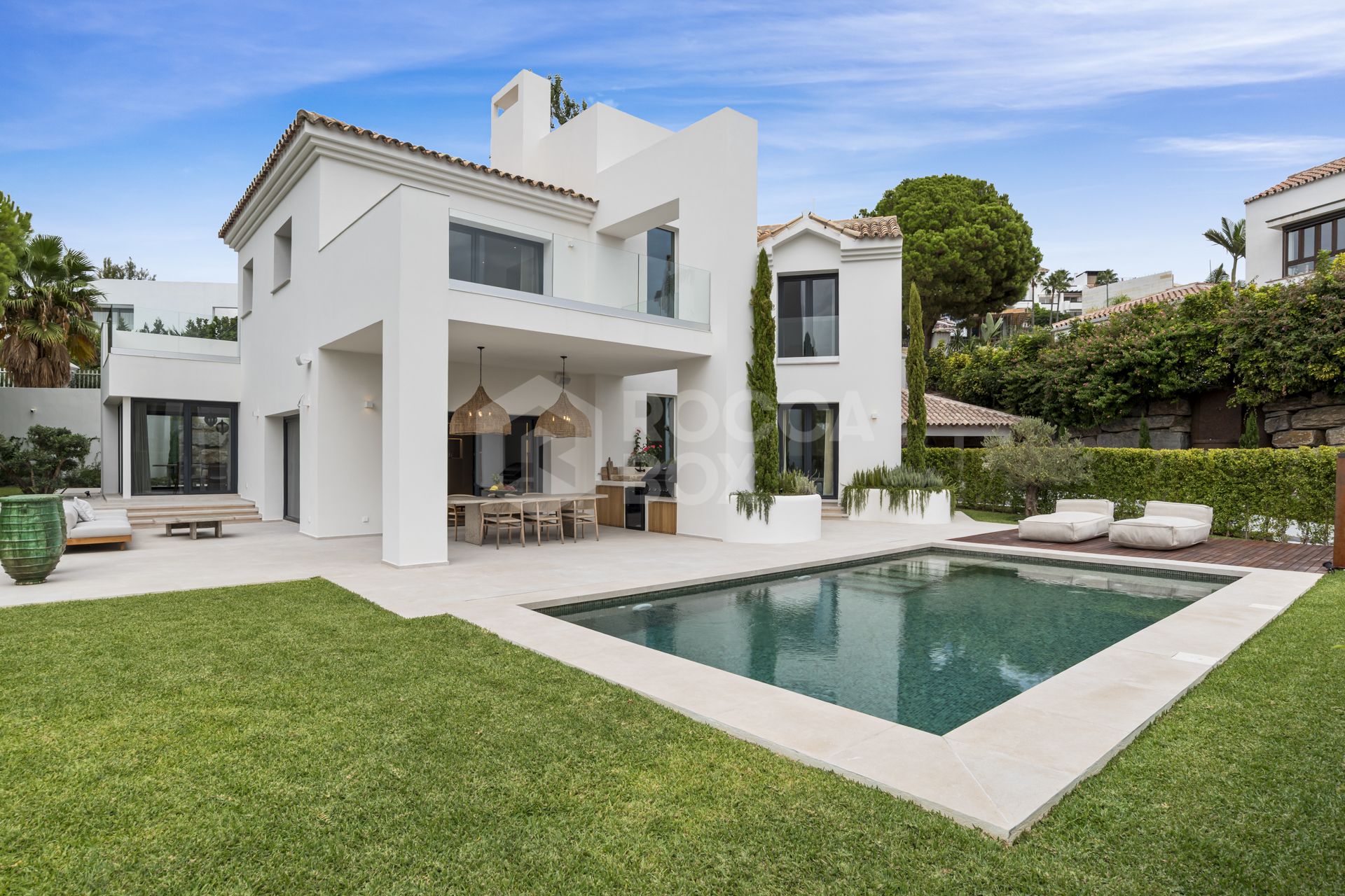 Exclusive 4 bedroom villa completely renovated in La Alqueria, Benahavís
