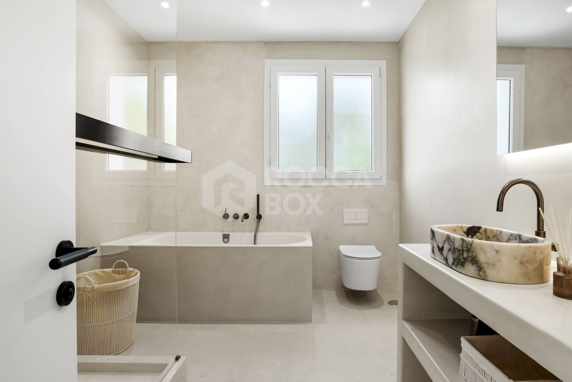 Exclusive 4 bedroom villa completely renovated in La Alqueria, Benahavís