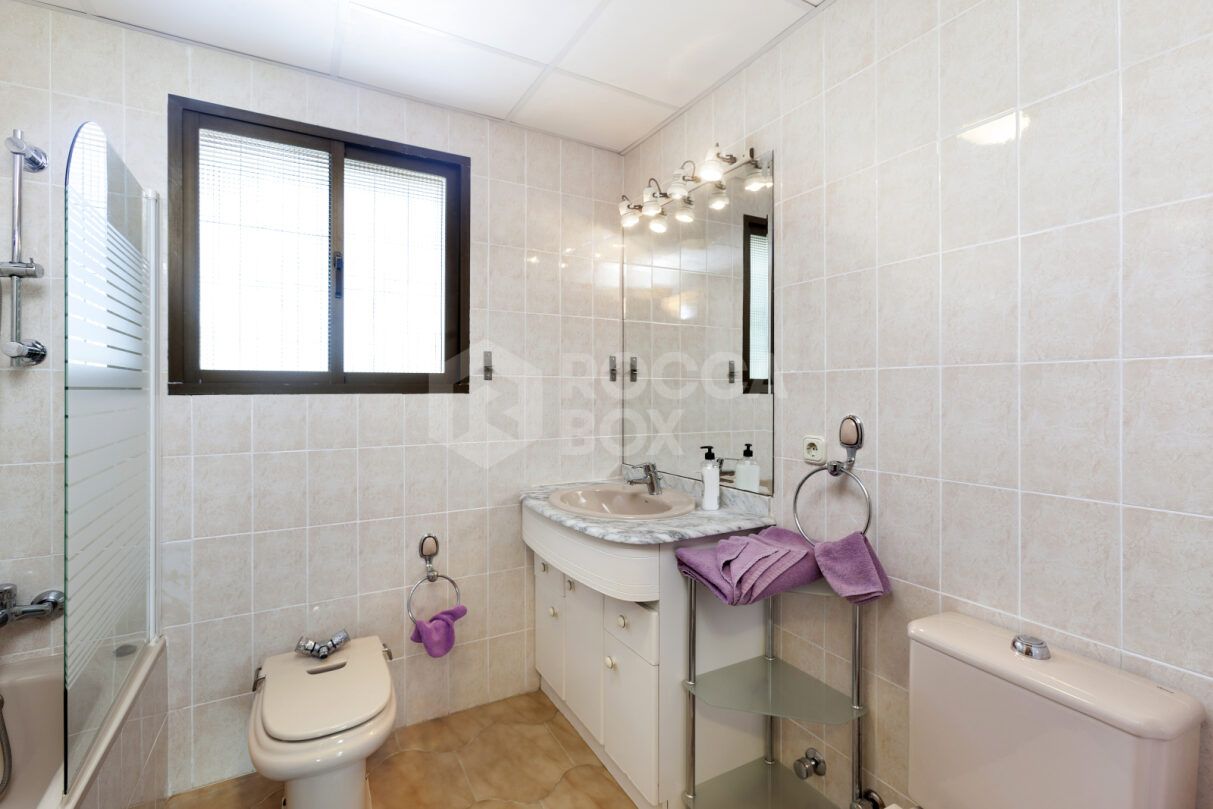 Villa next to Los Naranjos Golf Club – Privileged location in Nueva Andalucía, Marbella