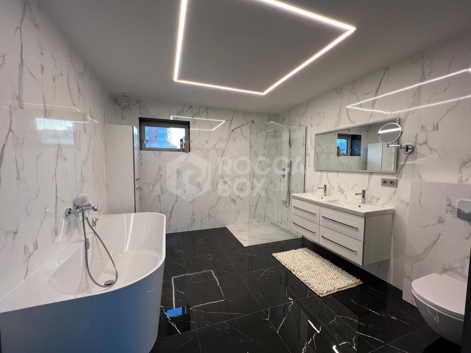 Luxury Villa Just 5 Minutes’ Walk from Benalmádena Beach and Puerto Marina