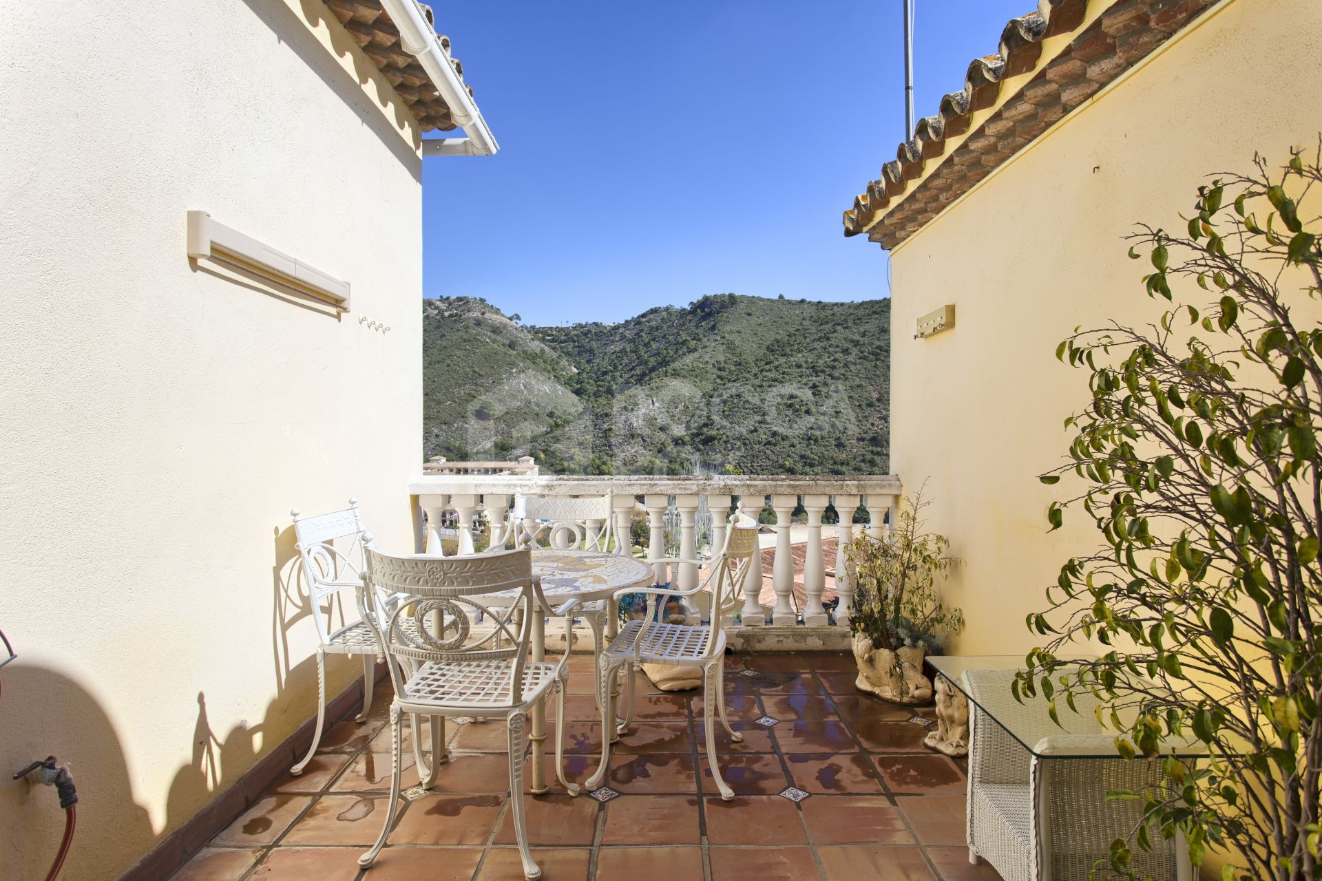 Andalusian charm with panoramic views in Benahavís