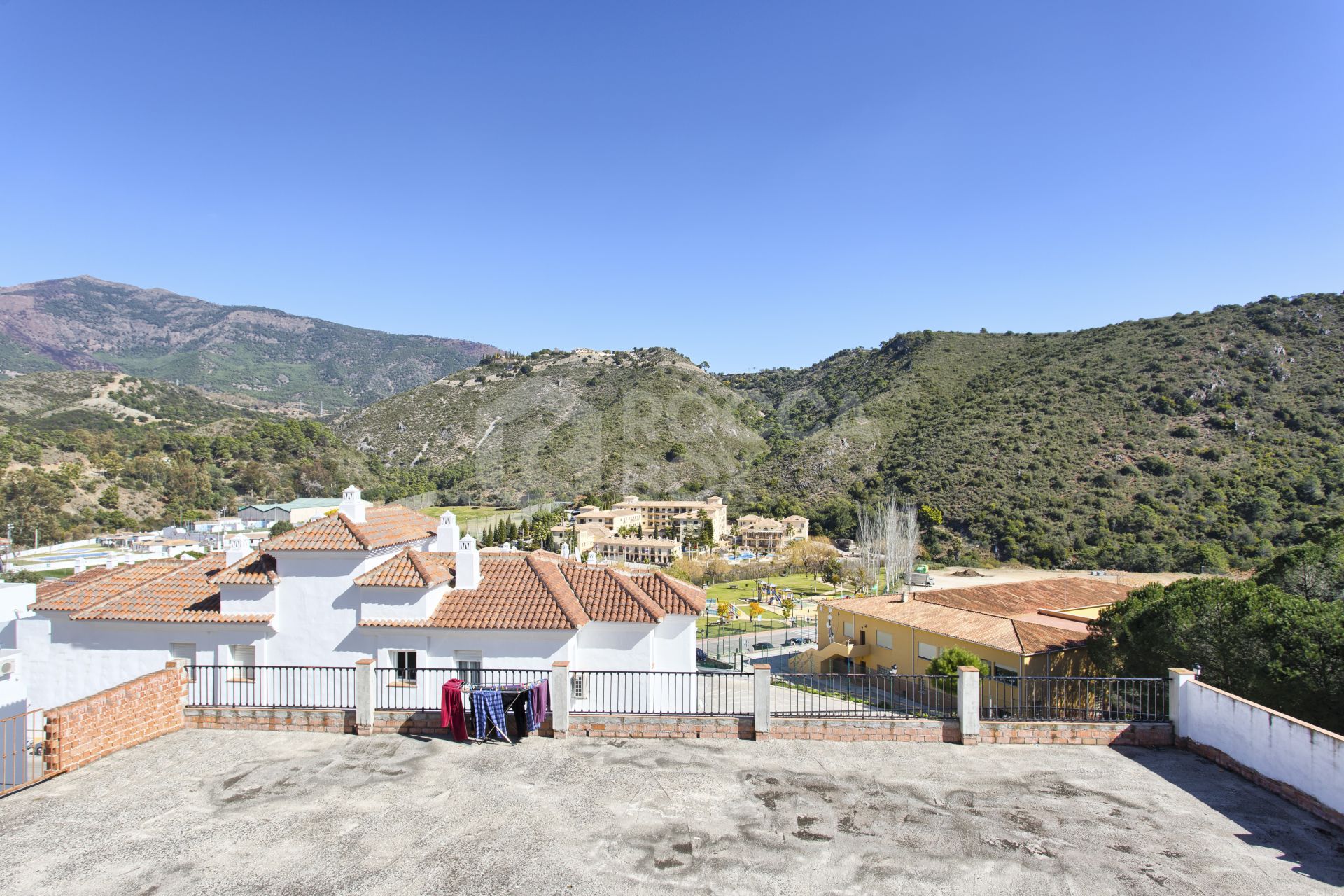 Andalusian charm with panoramic views in Benahavís