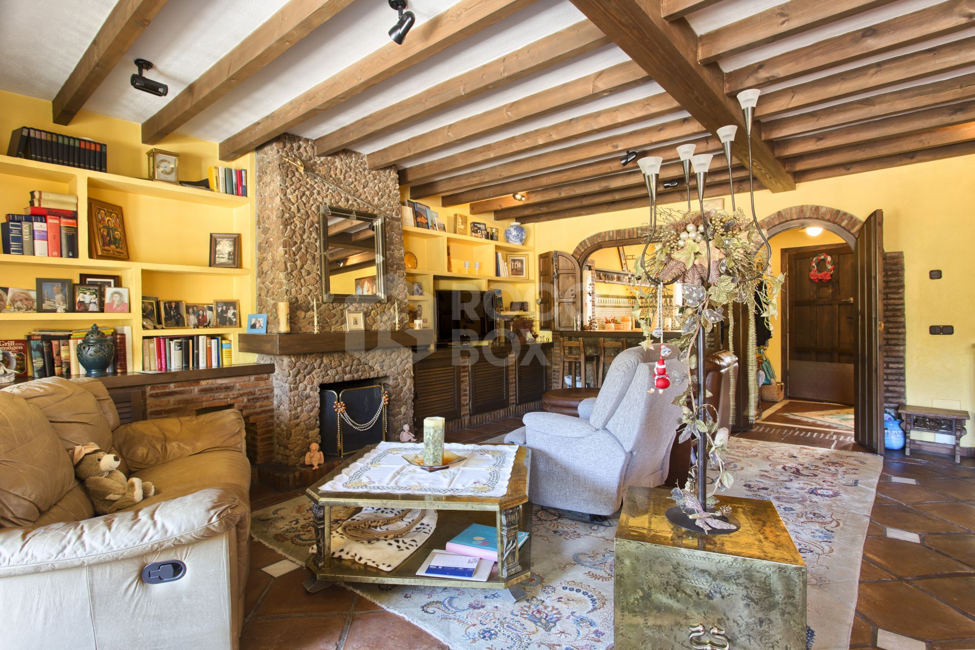 Andalusian charm with panoramic views in Benahavís