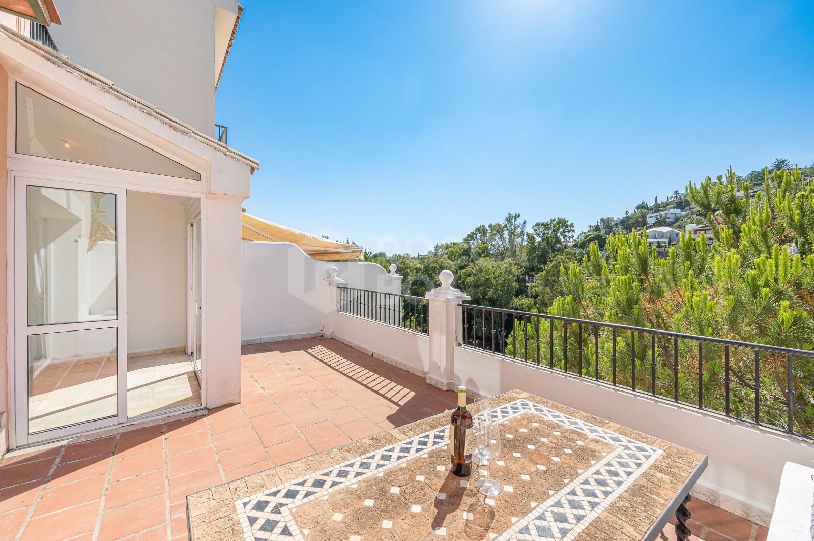 Spacious west-facing townhouse in La Quinta Golf, just a few steps from the Clubhouse