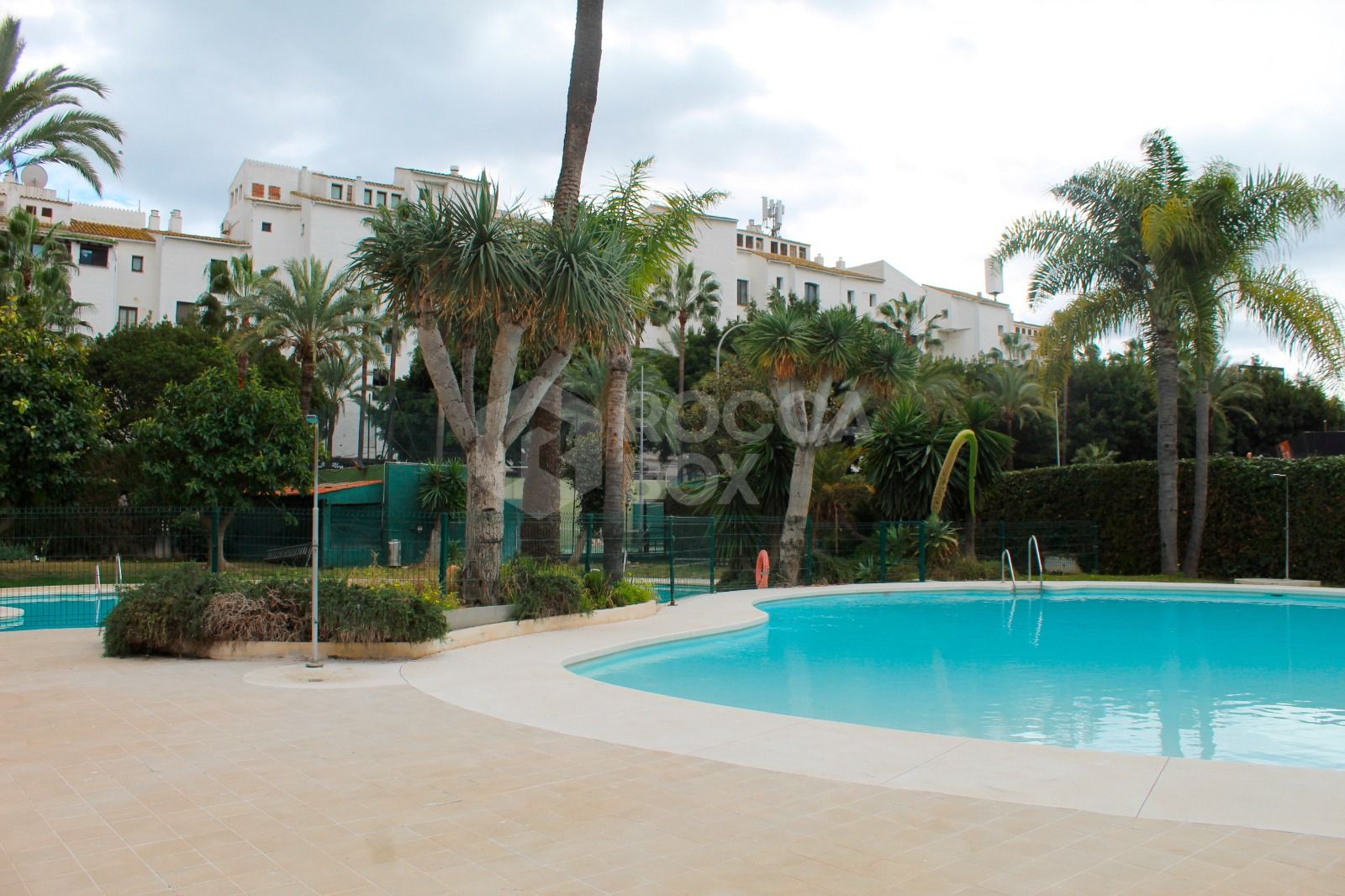 Light and exclusivity in this 3 bedroom penthouse in the heart of Puerto Banus