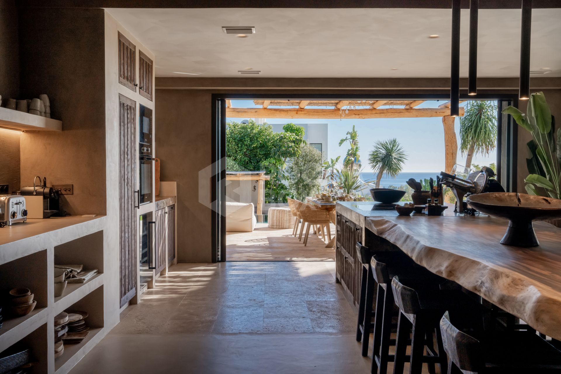 Single Luxury Villa in Selwo: Fusion of Exotic Styles with Sea Views