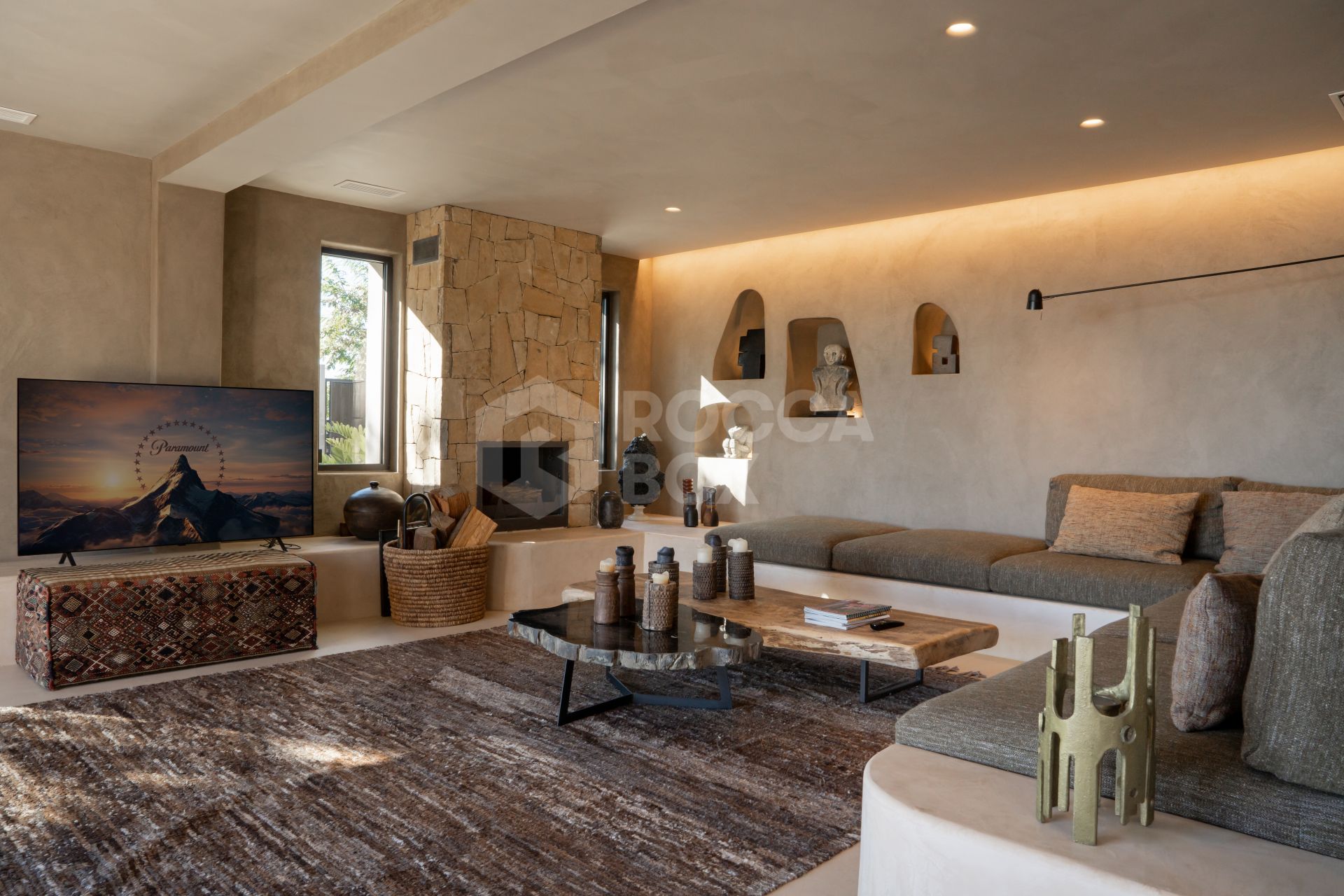 Single Luxury Villa in Selwo: Fusion of Exotic Styles with Sea Views