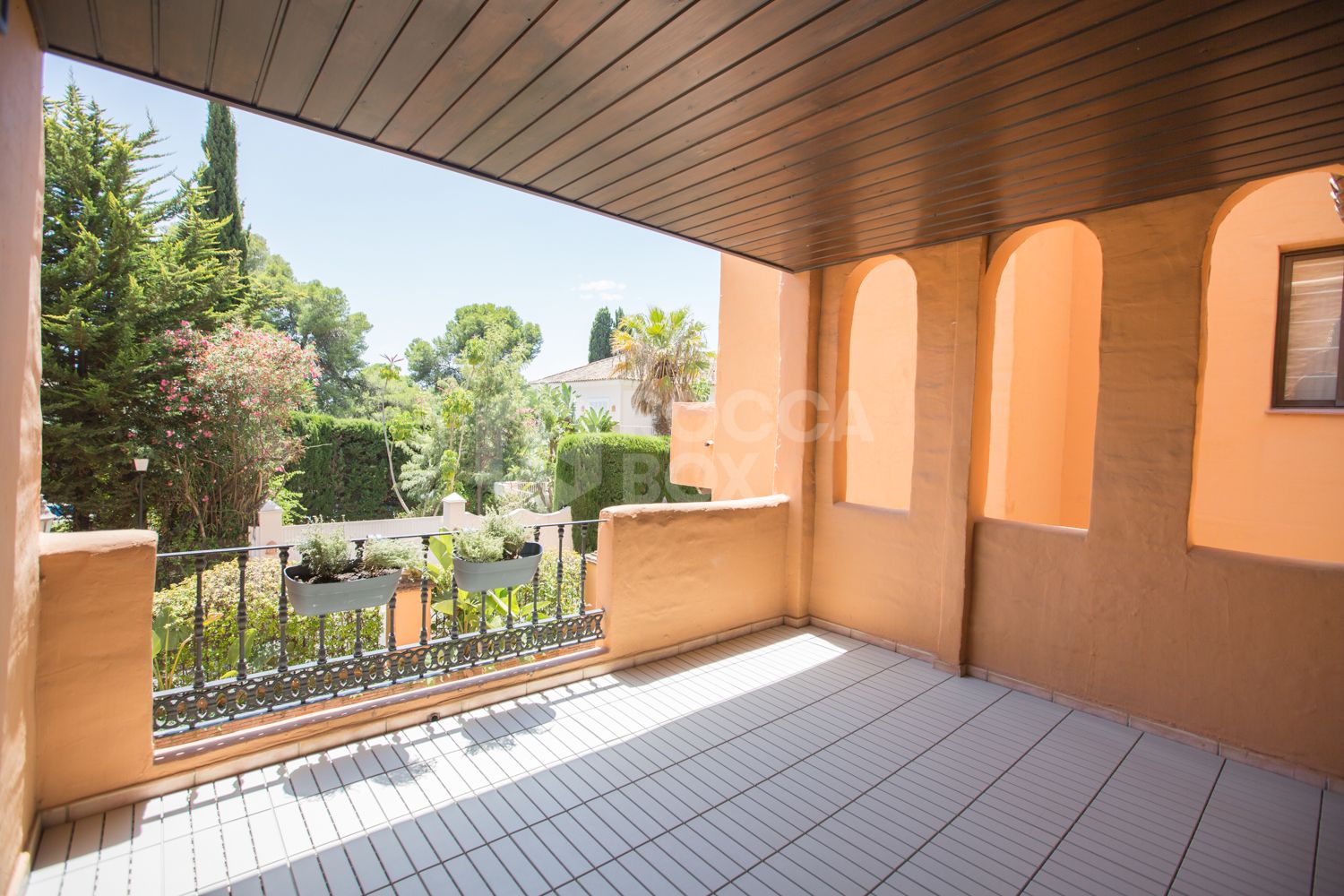 Fully Renovated 2-Bedroom Apartment Just 150m from the Beach – With Access to 4-Star Hotel Facilities