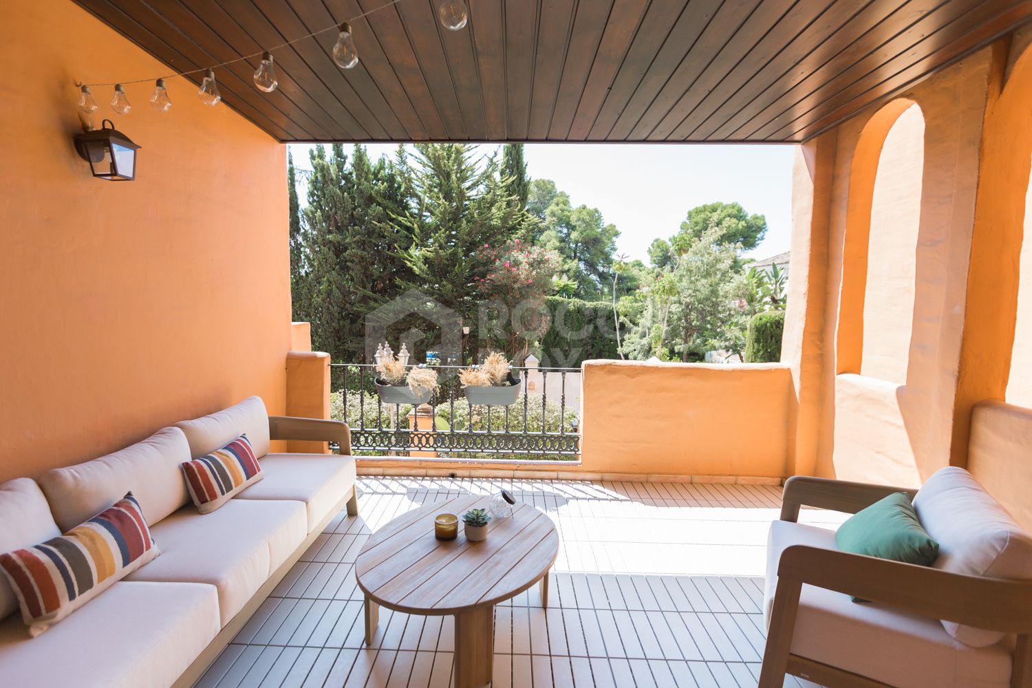 Fully Renovated 2-Bedroom Apartment Just 150m from the Beach – With Access to 4-Star Hotel Facilities