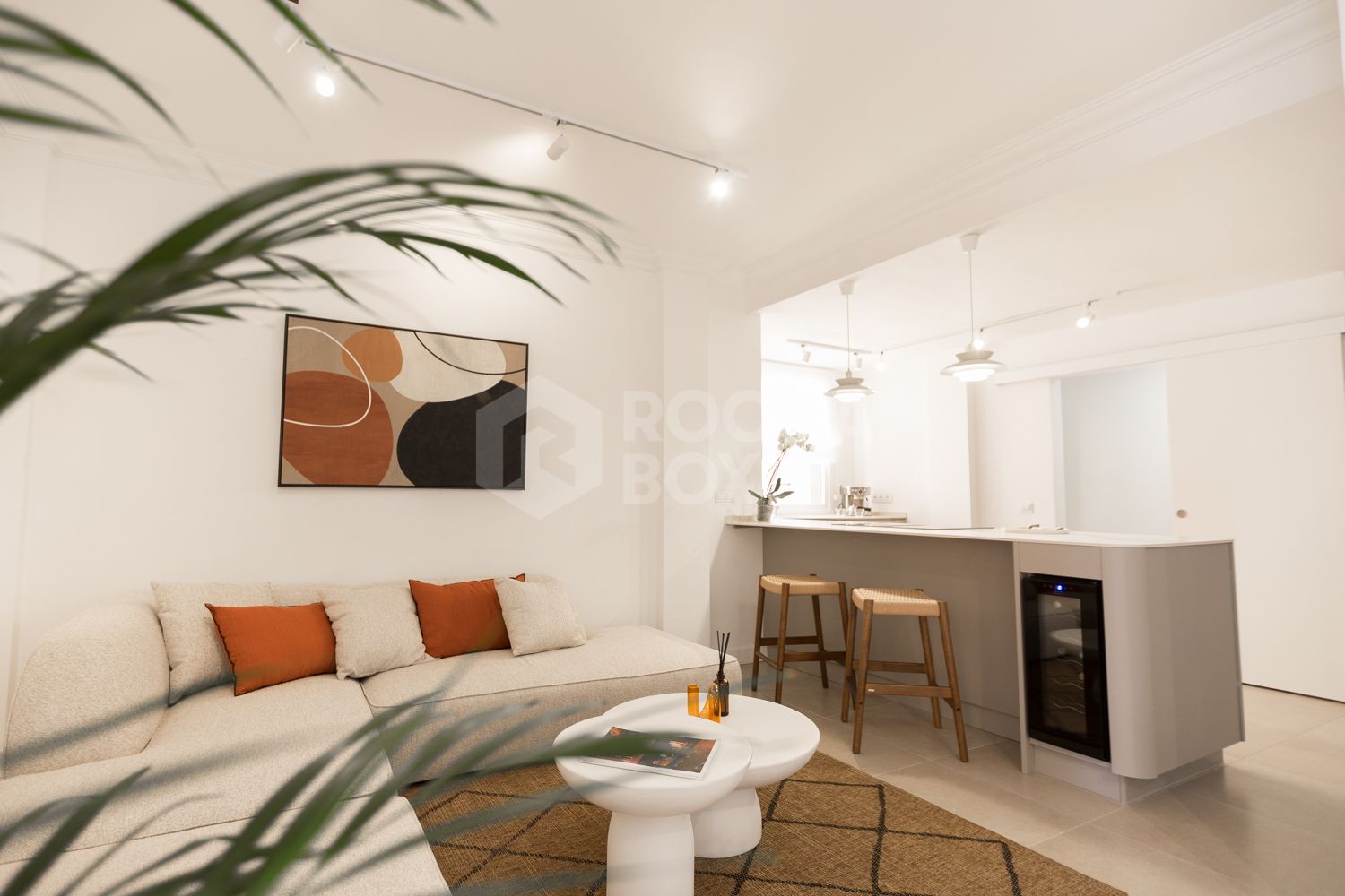 Fully Renovated 2-Bedroom Apartment Just 150m from the Beach – With Access to 4-Star Hotel Facilities