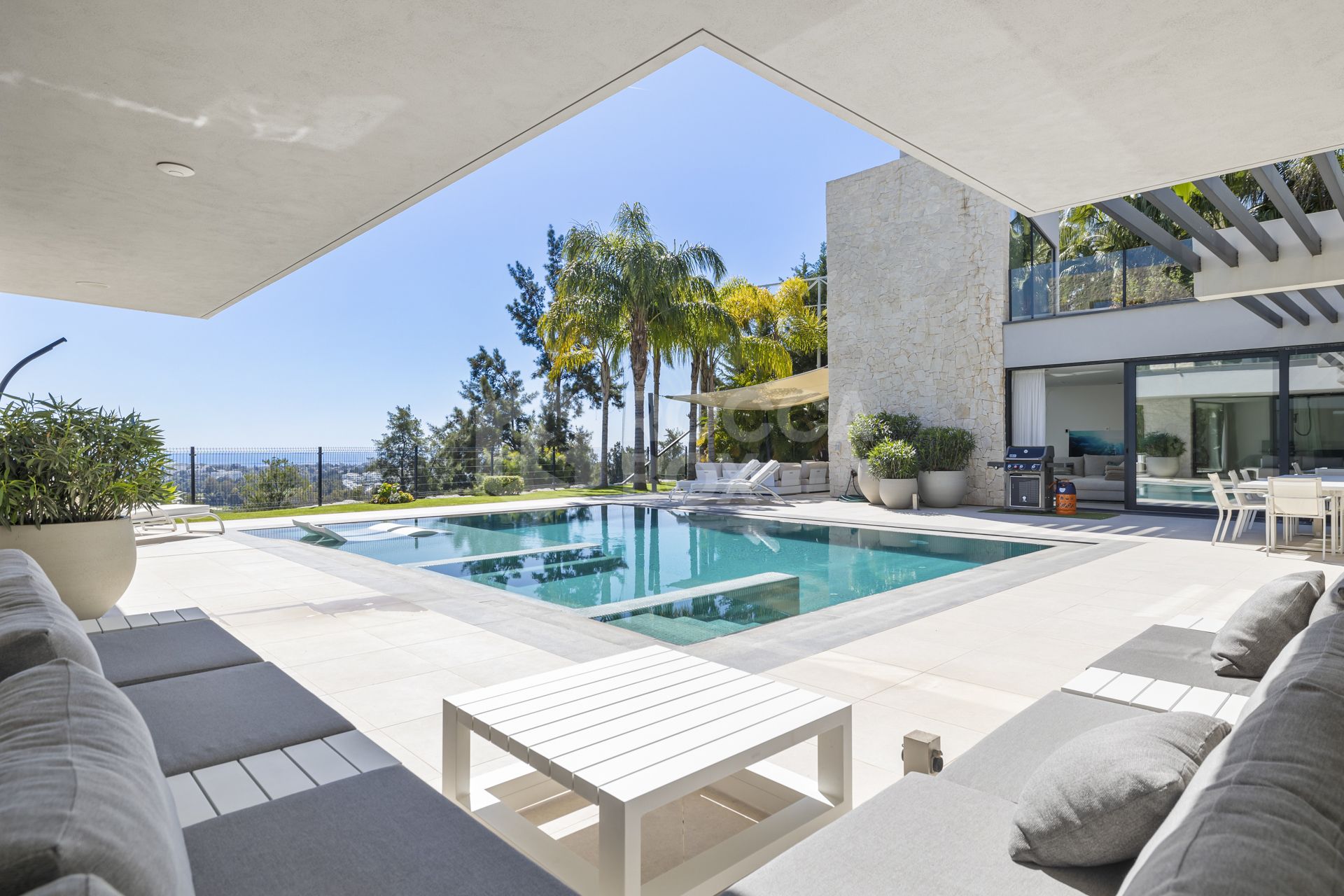 Contemporary Luxury with Panoramic Views in La Alquería