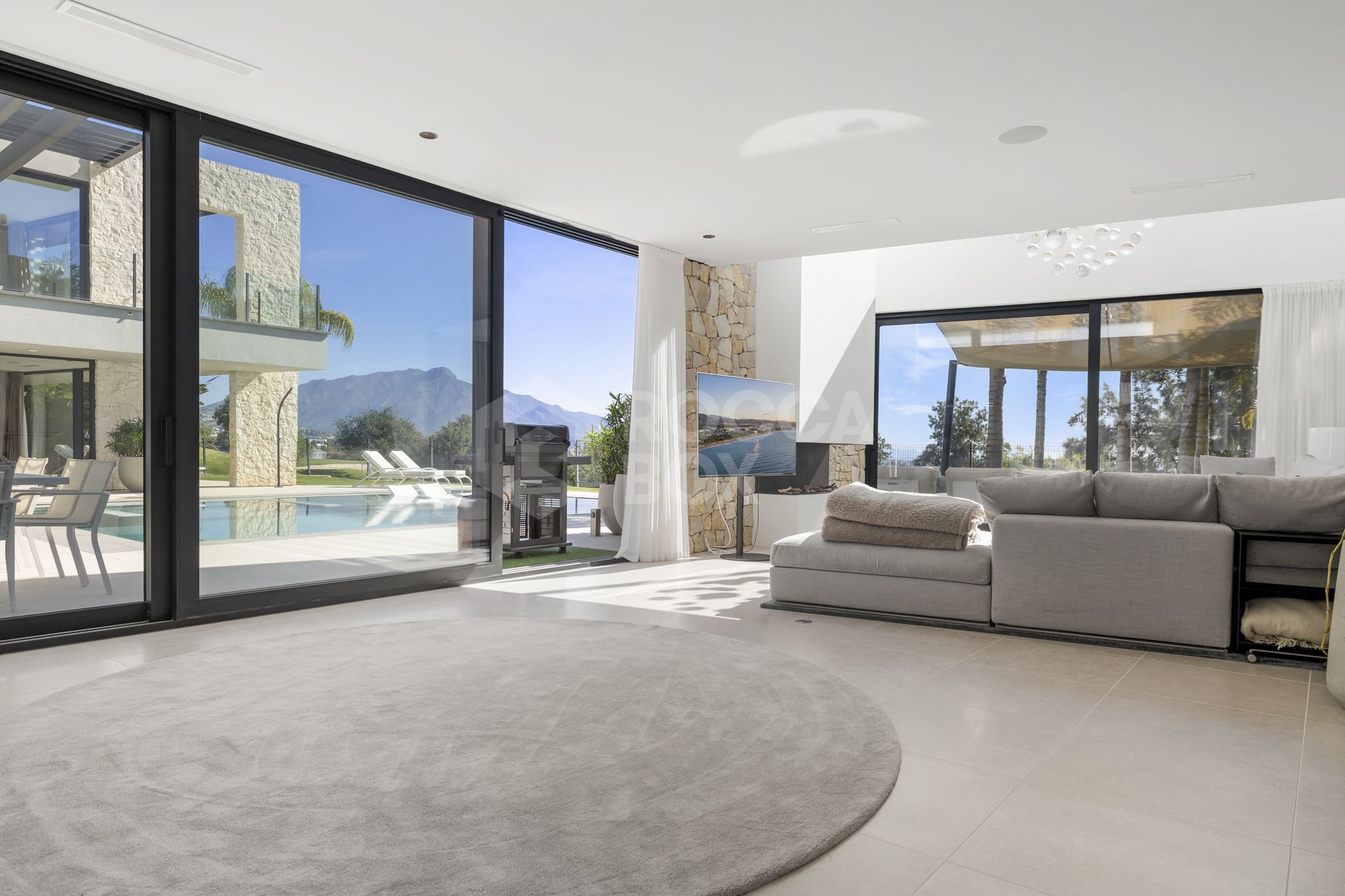 Contemporary Luxury with Panoramic Views in La Alquería