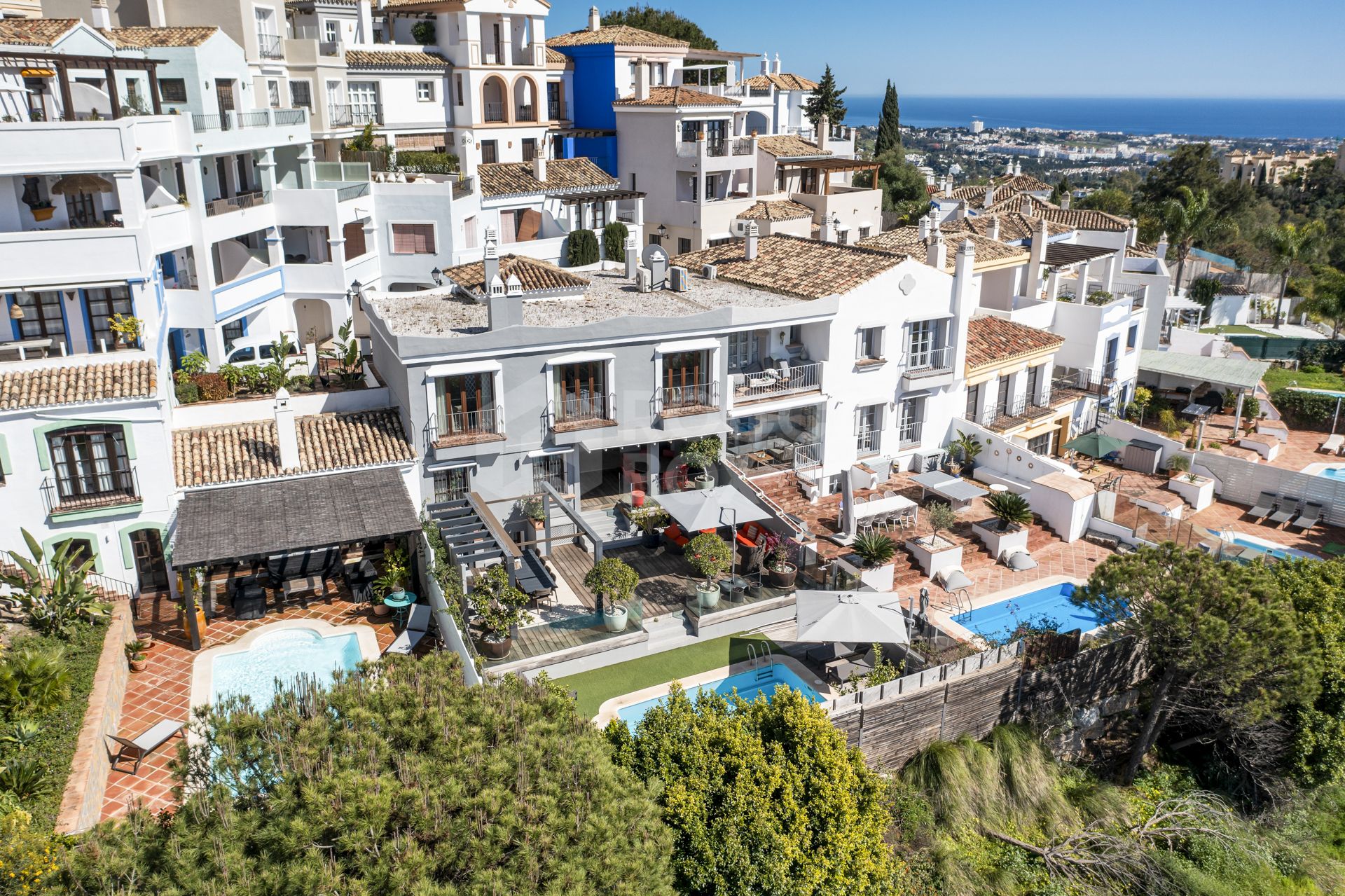 Spacious semi-detached house with pool and southwest views in Marbella premium area
