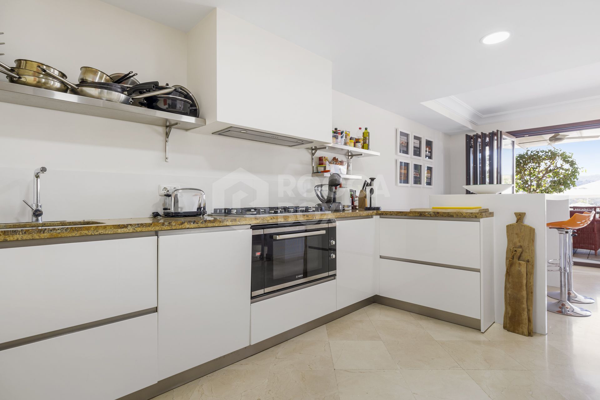 Spacious semi-detached house with pool and southwest views in Marbella premium area