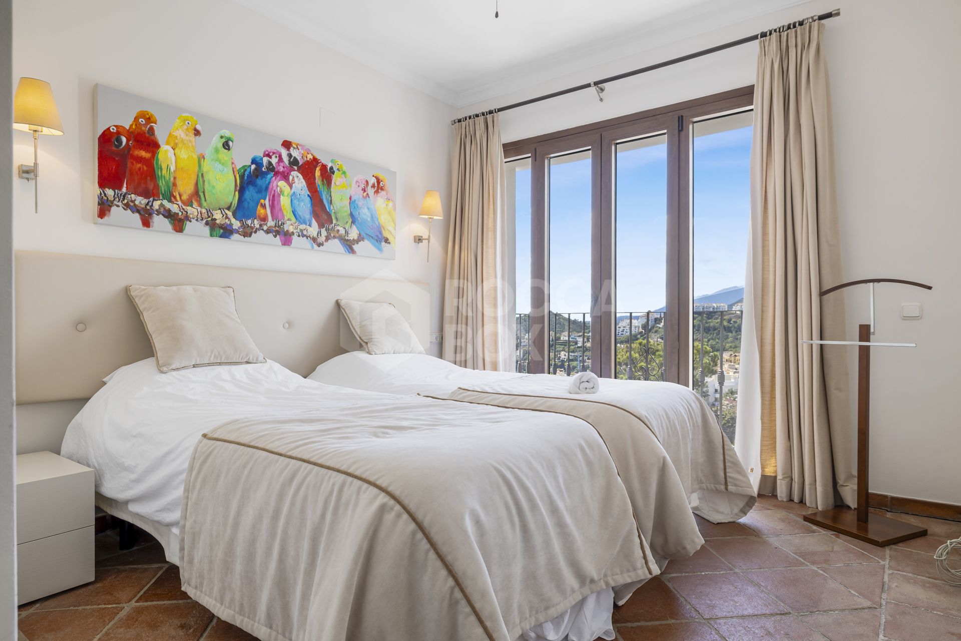 Spacious semi-detached house with pool and southwest views in Marbella premium area