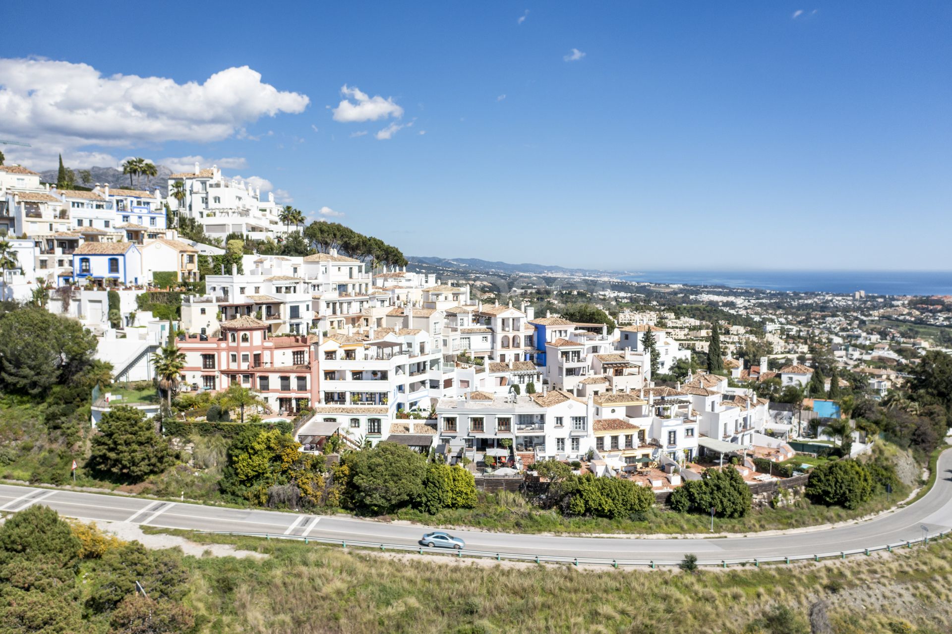 Spacious semi-detached house with pool and southwest views in Marbella premium area