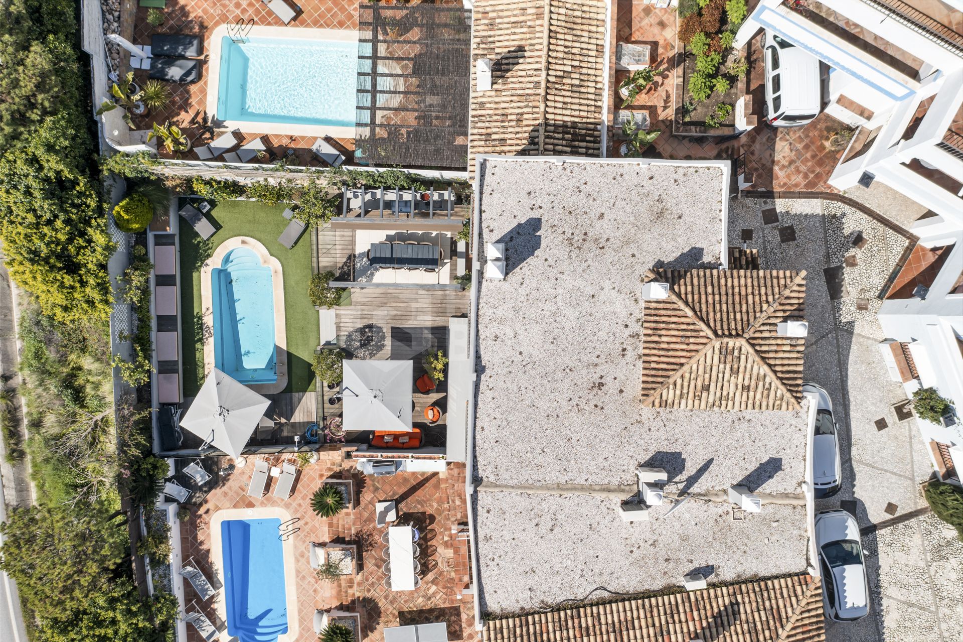 Spacious semi-detached house with pool and southwest views in Marbella premium area