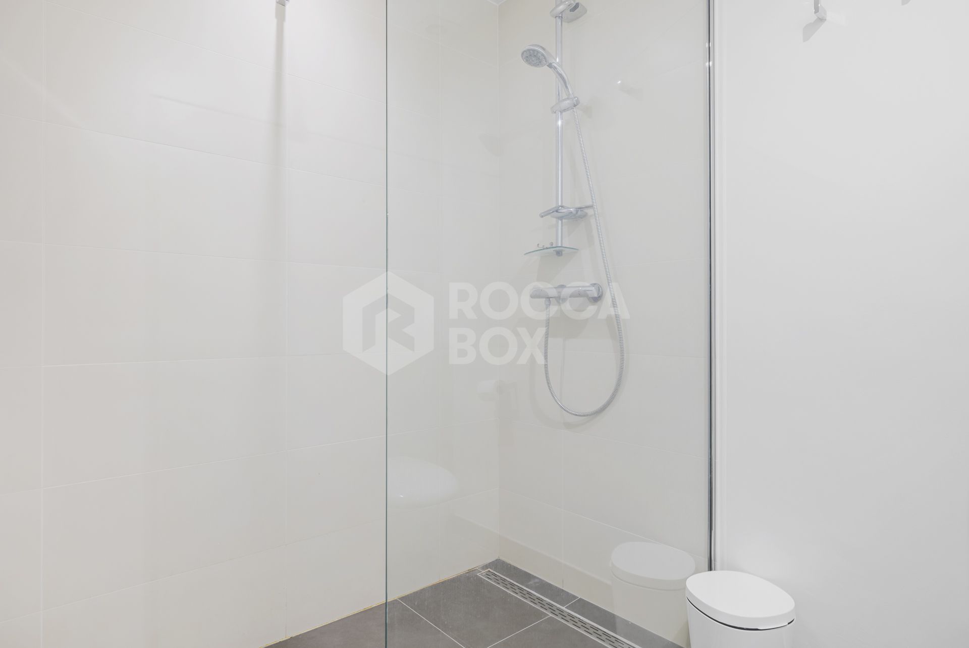Spacious semi-detached house with pool and southwest views in Marbella premium area