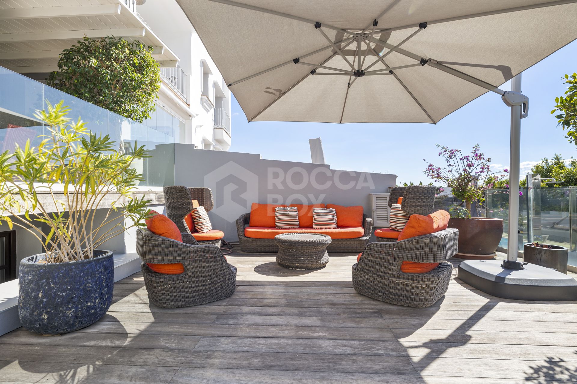 Spacious semi-detached house with pool and southwest views in Marbella premium area