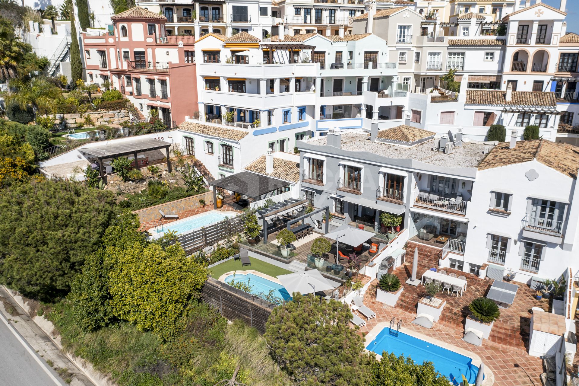 Spacious semi-detached house with pool and southwest views in Marbella premium area