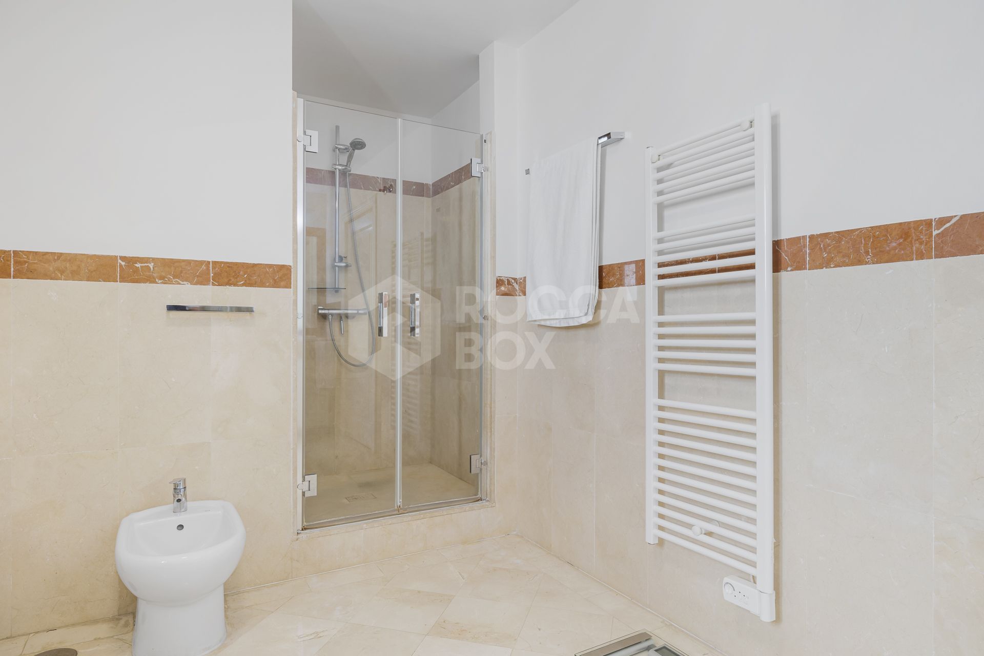 Spacious semi-detached house with pool and southwest views in Marbella premium area