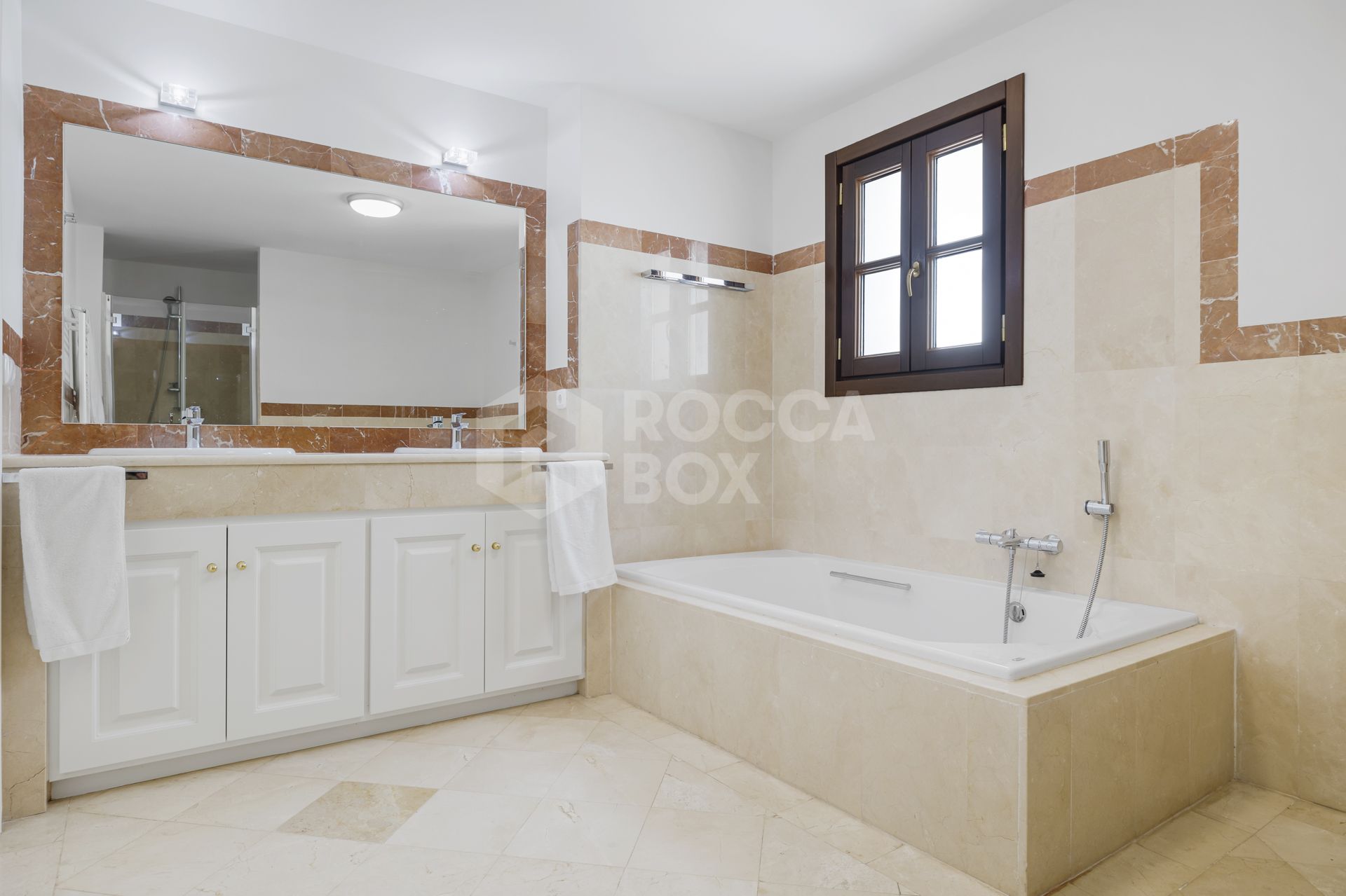 Spacious semi-detached house with pool and southwest views in Marbella premium area