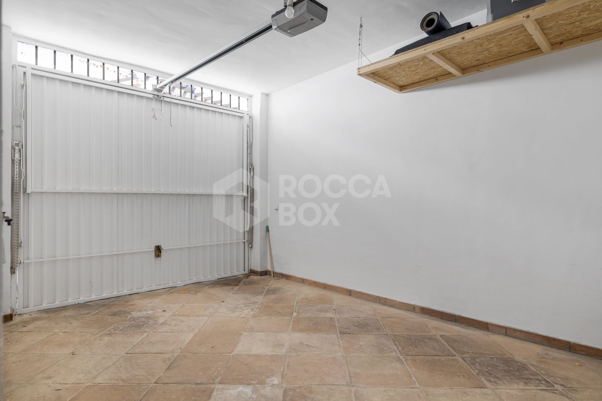 Spacious semi-detached house with pool and southwest views in Marbella premium area