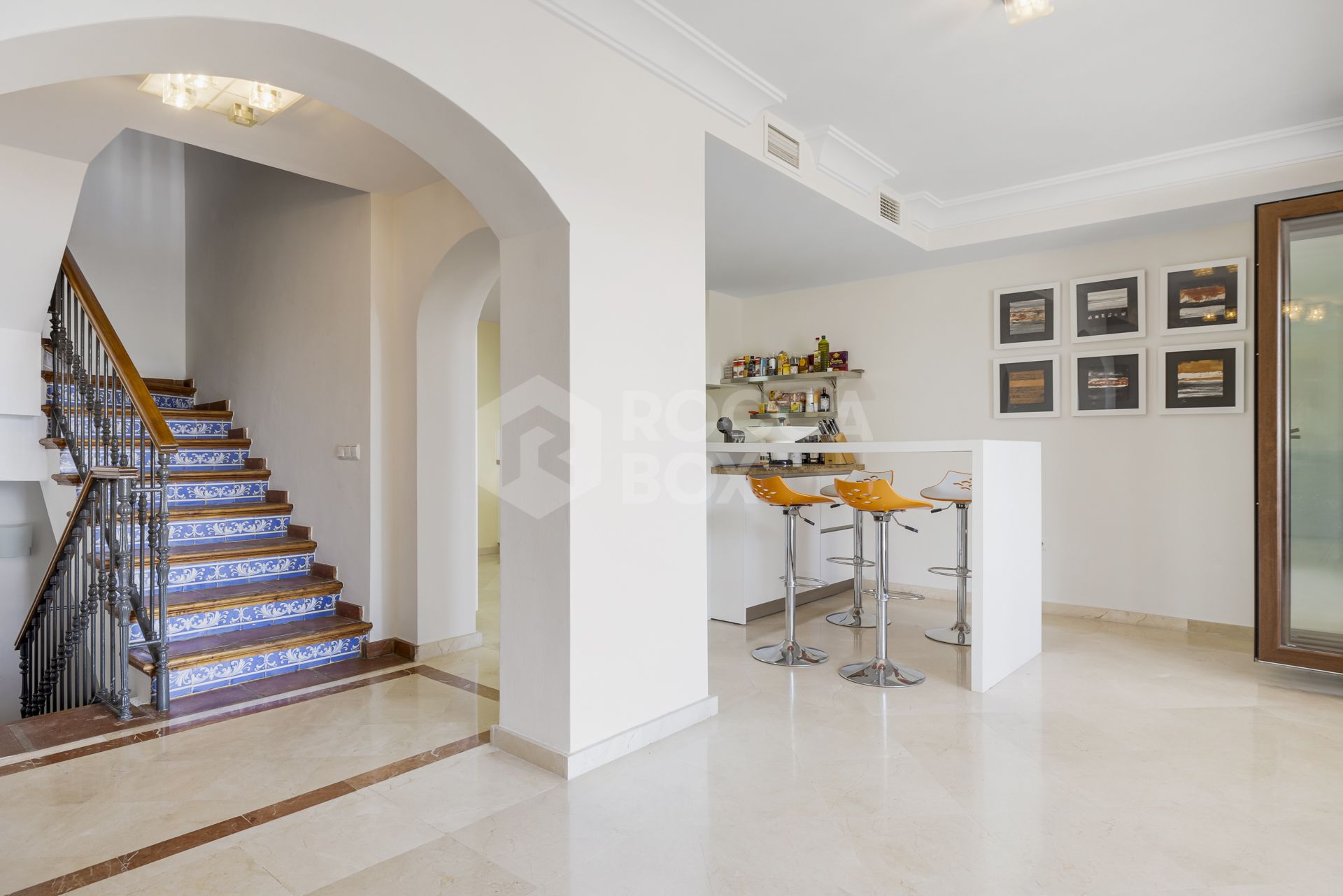 Spacious semi-detached house with pool and southwest views in Marbella premium area