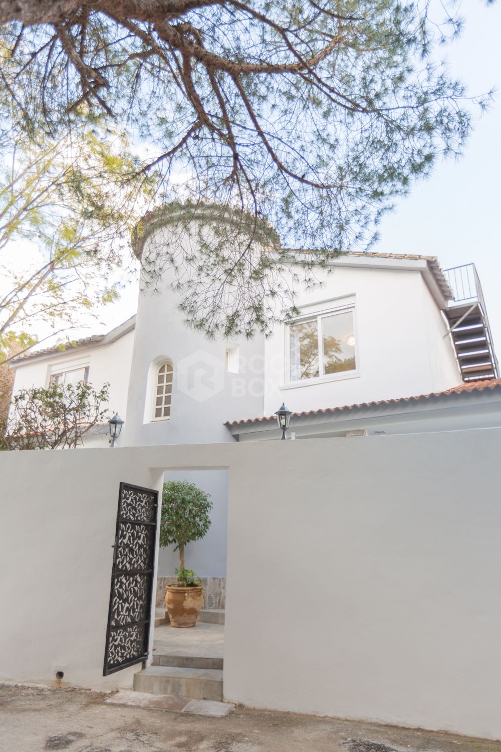 A pine and sea retreat in Las Chapas, Marbella