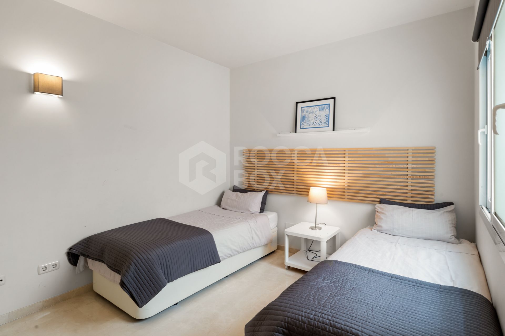 Cozy ground floor apartment with views of the gardens and mountains