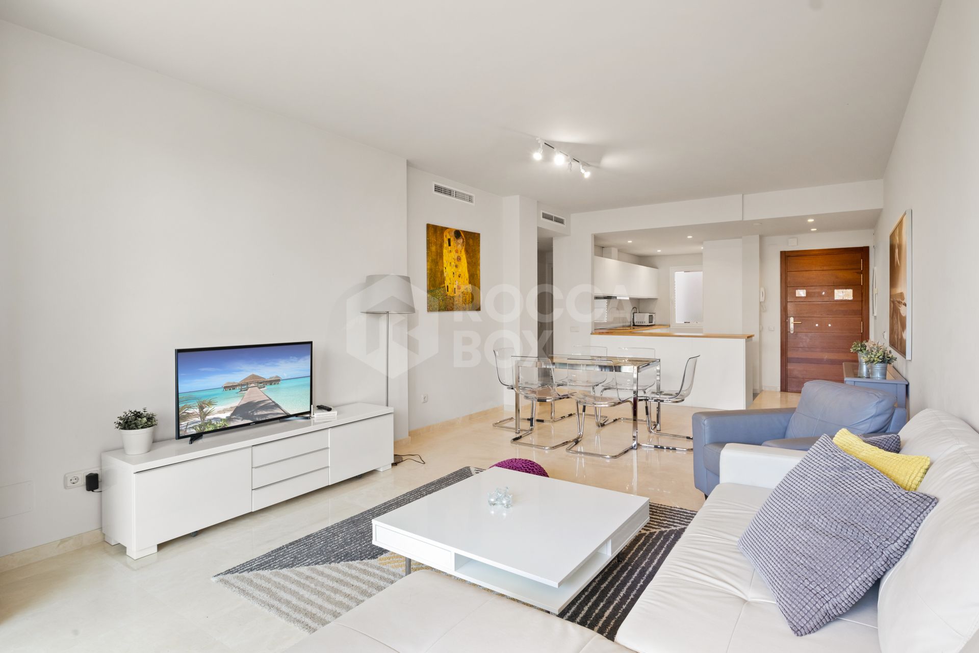Cozy ground floor apartment with views of the gardens and mountains