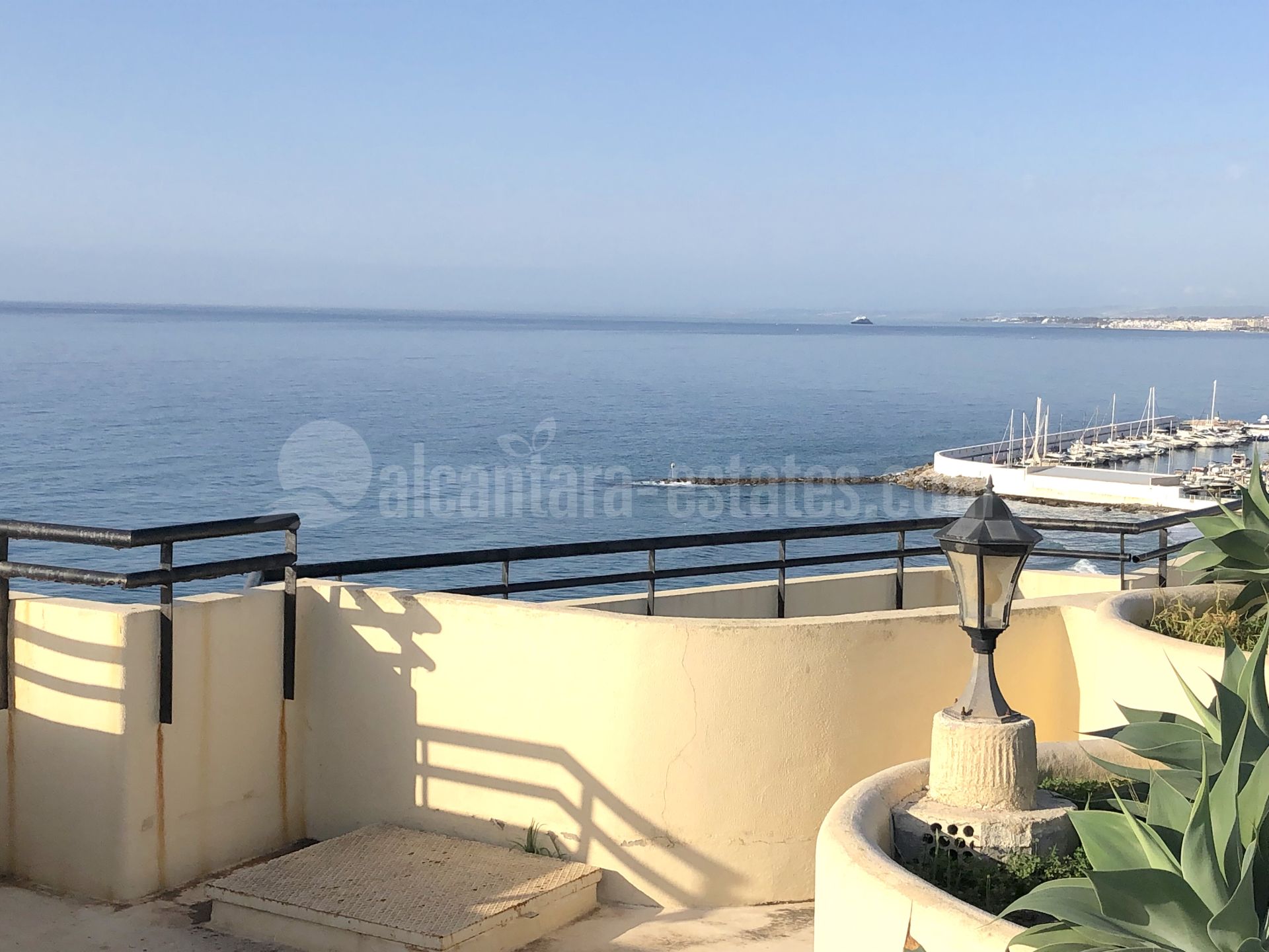 Apartamento en Playa Bajadilla - Puertos, Marbella