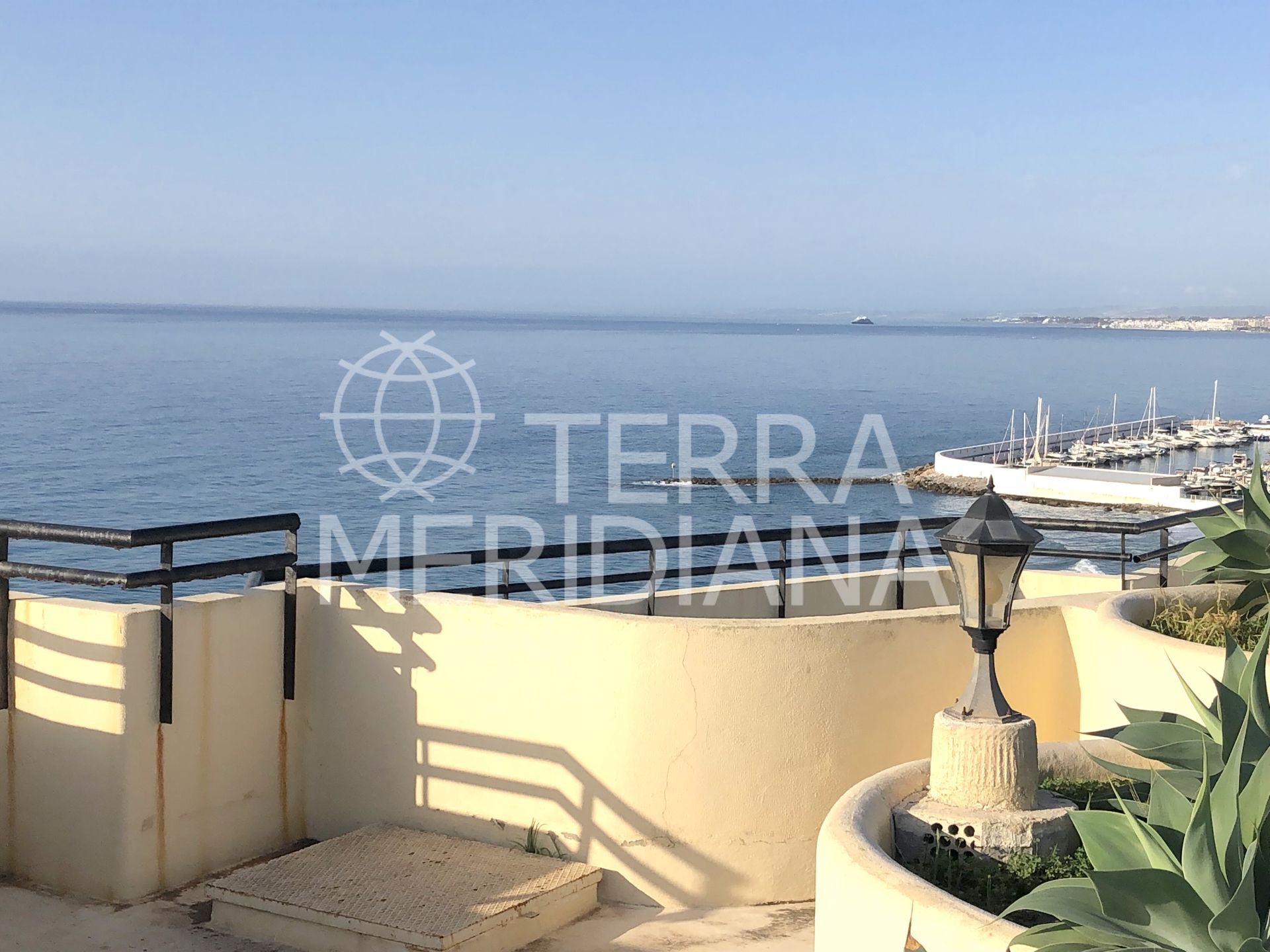 Apartment in Playa Bajadilla - Puertos, Marbella