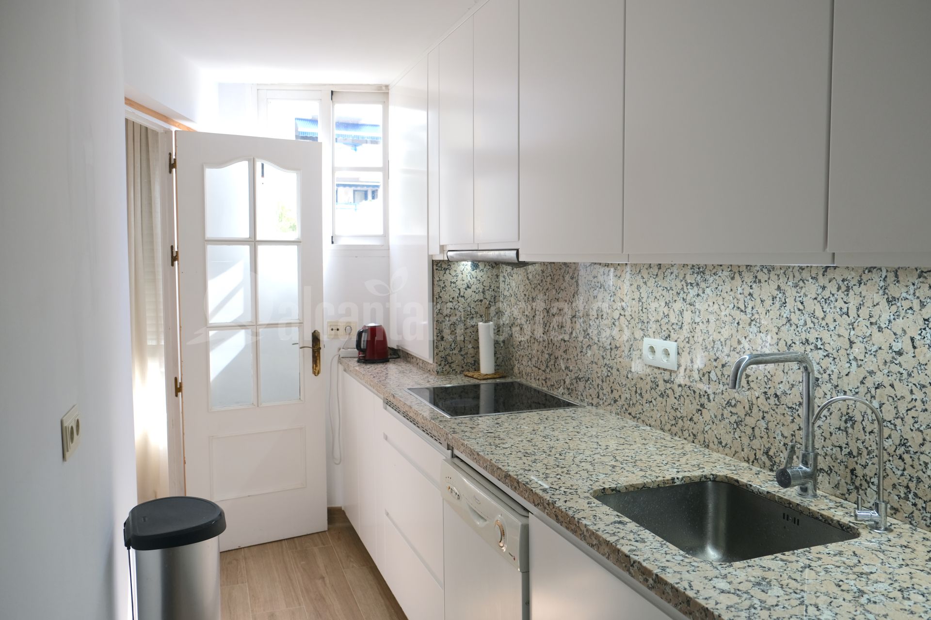 Apartamento en Playa Bajadilla - Puertos, Marbella