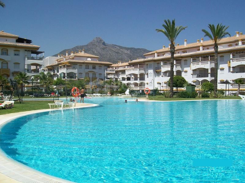 Excellent ground floor apartment in a prestigious urbanization of Puerto Banus, Costa del Sol