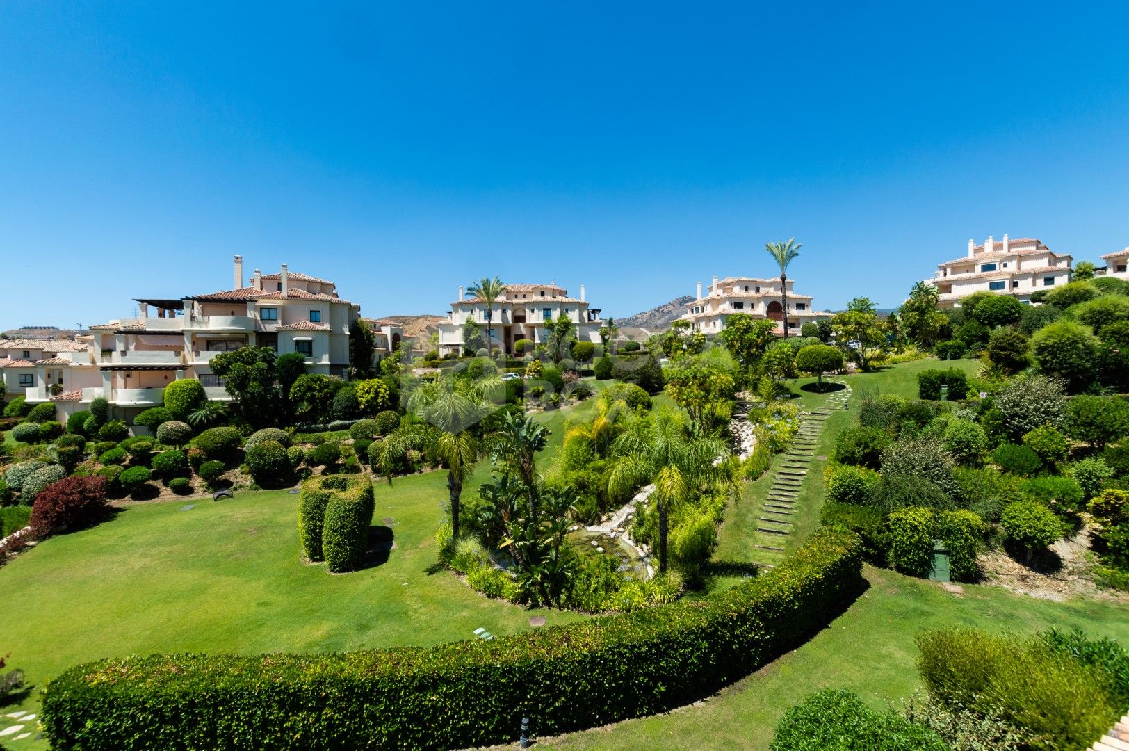 STUNING 3-BEDROOM APARTMENT CAPANES ,BENAHAVIS ,COSTA DEL SOL