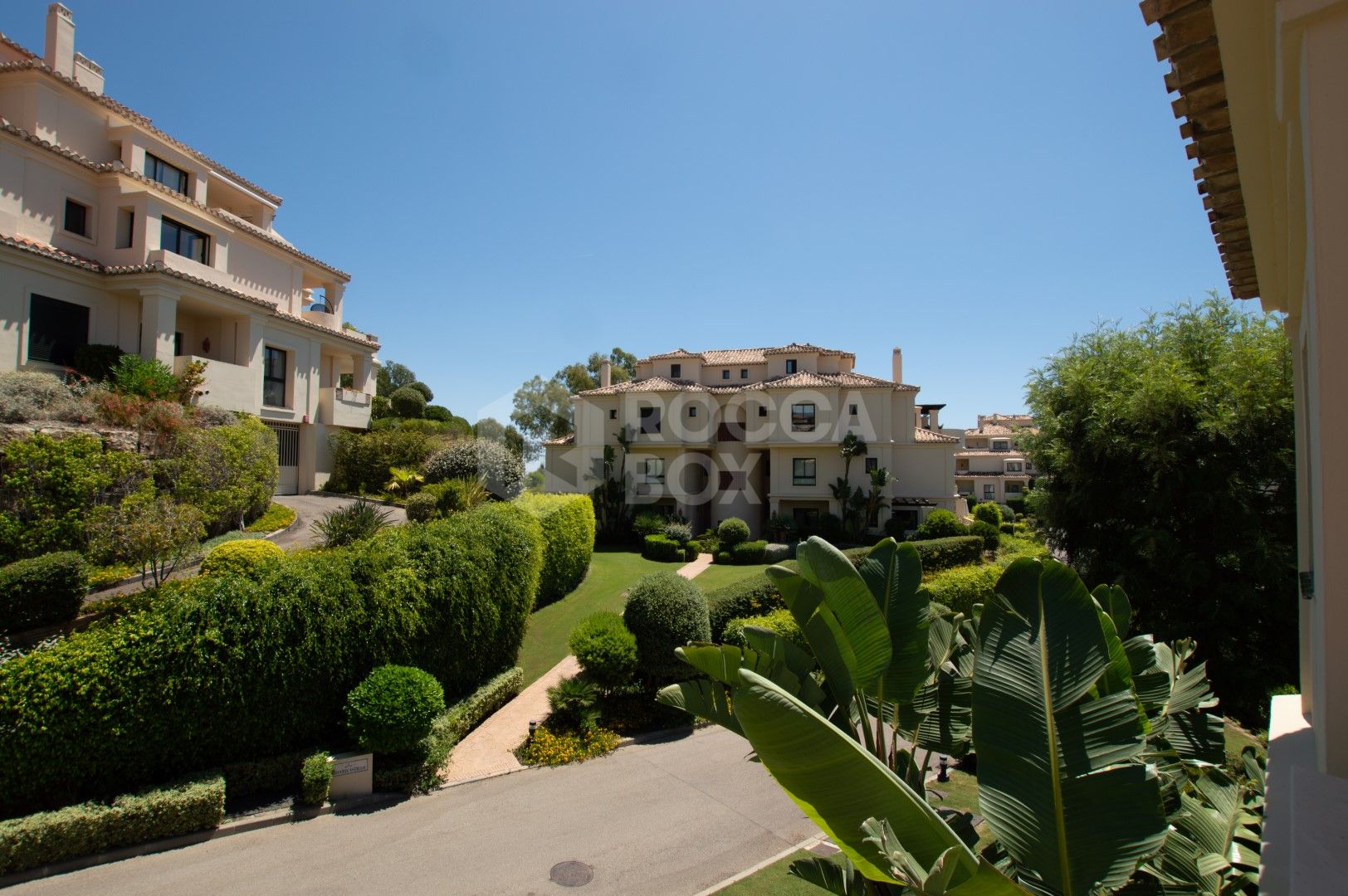 STUNING 3-BEDROOM APARTMENT CAPANES ,BENAHAVIS ,COSTA DEL SOL