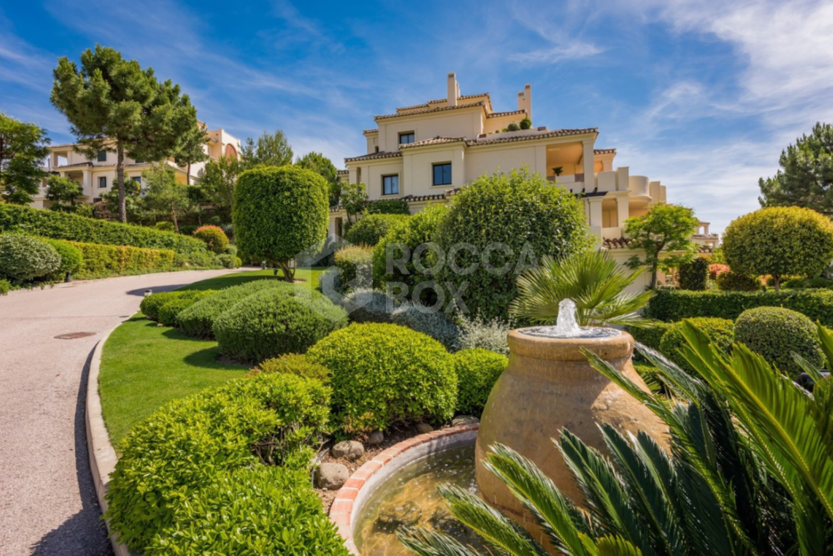 STUNING 3-BEDROOM APARTMENT CAPANES ,BENAHAVIS ,COSTA DEL SOL