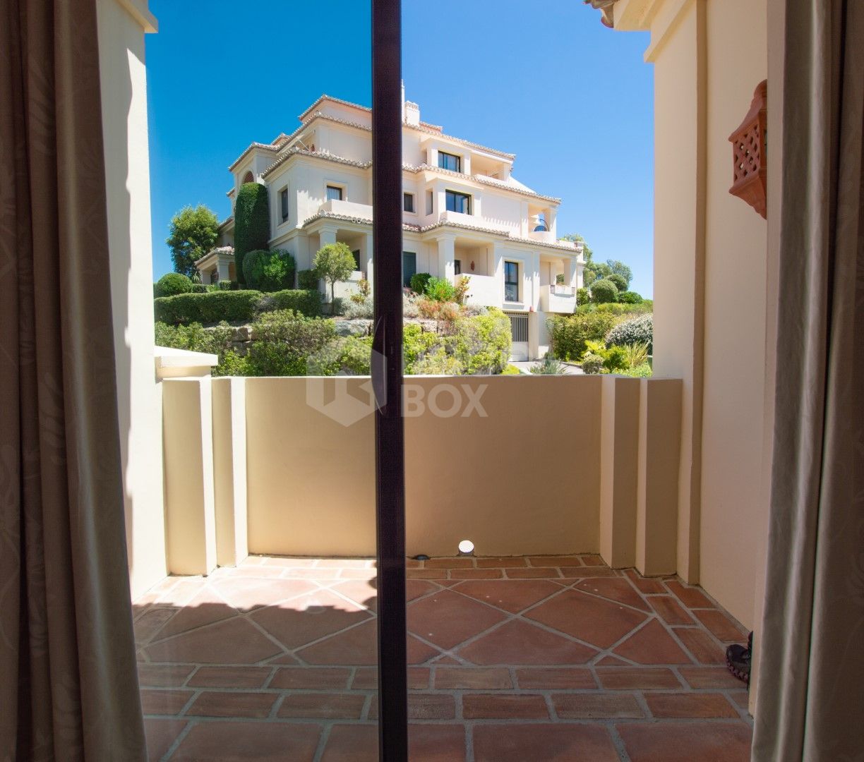 STUNING 3-BEDROOM APARTMENT CAPANES ,BENAHAVIS ,COSTA DEL SOL