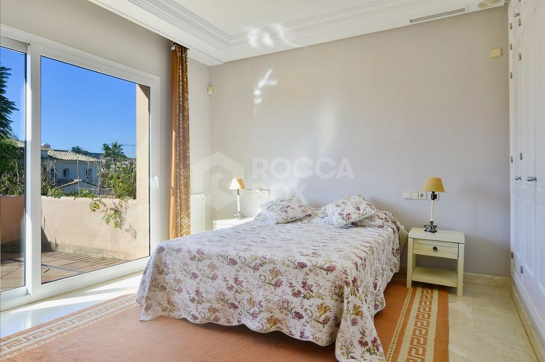 Beautiful 4 bedrooms villa in Las Brisas, Nueva Andalucia, Marbella.