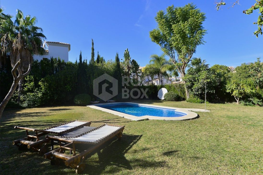 Beautiful 4 bedrooms villa in Las Brisas, Nueva Andalucia, Marbella.