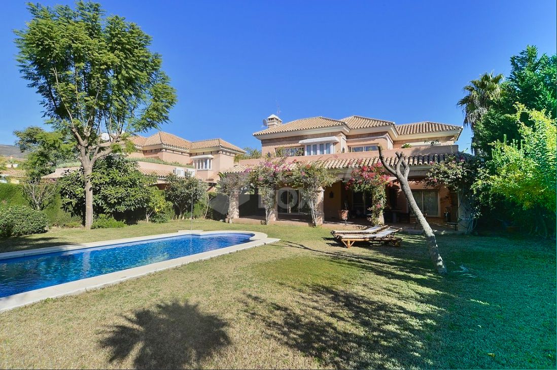 Beautiful 4 bedrooms villa in Las Brisas, Nueva Andalucia, Marbella.