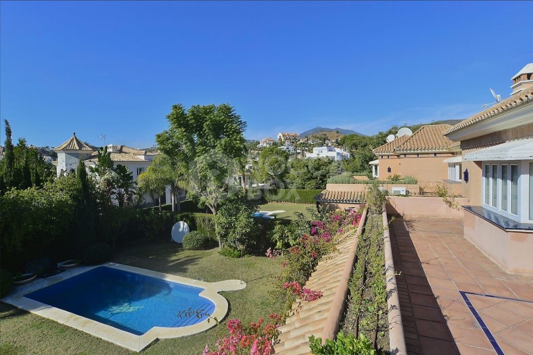 Beautiful 4 bedrooms villa in Las Brisas, Nueva Andalucia, Marbella.