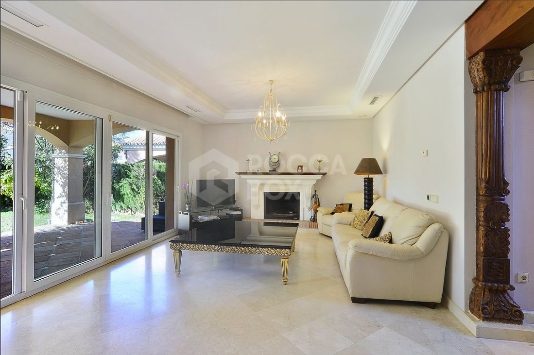 Beautiful 4 bedrooms villa in Las Brisas, Nueva Andalucia, Marbella.