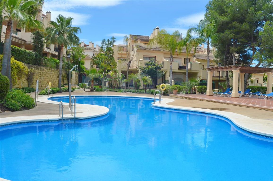 Geschakeld huis te koop in El Palmeral, Nueva Andalucia